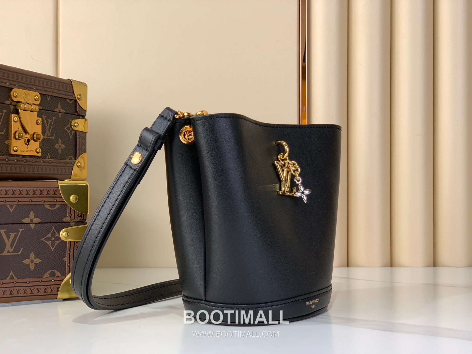 Miu Miu Small Briefcase Python Leather Top Handle Bag with Steel Hardware Detail 미우미우 스몰 브리프케이스 파이톤 레더 핑크 탑핸들백 F0020m 30cm 8