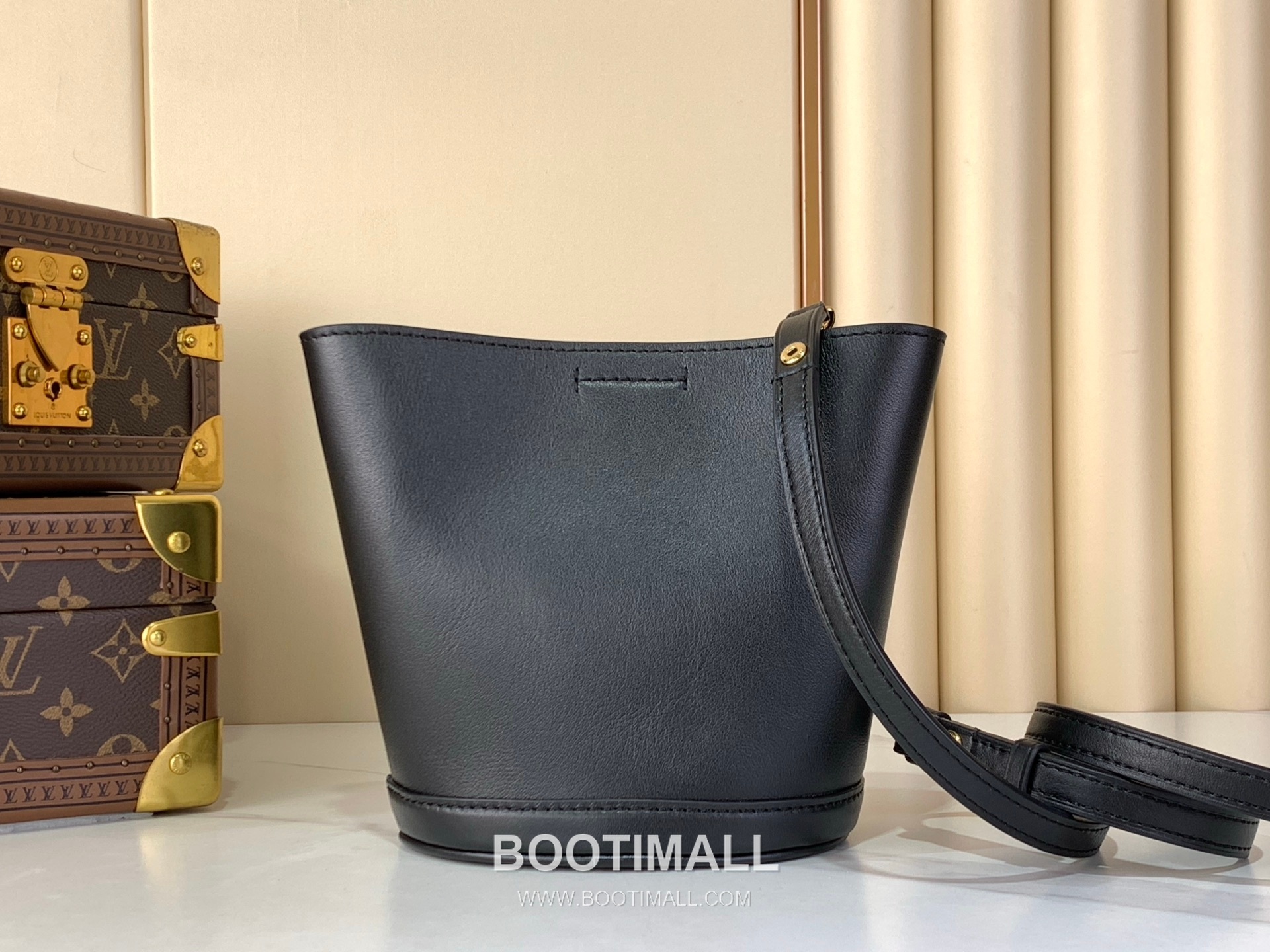 Miu Miu Small Briefcase Python Leather Top Handle Bag with Steel Hardware Detail 미우미우 스몰 브리프케이스 파이톤 레더 핑크 탑핸들백 F0020m 30cm 9