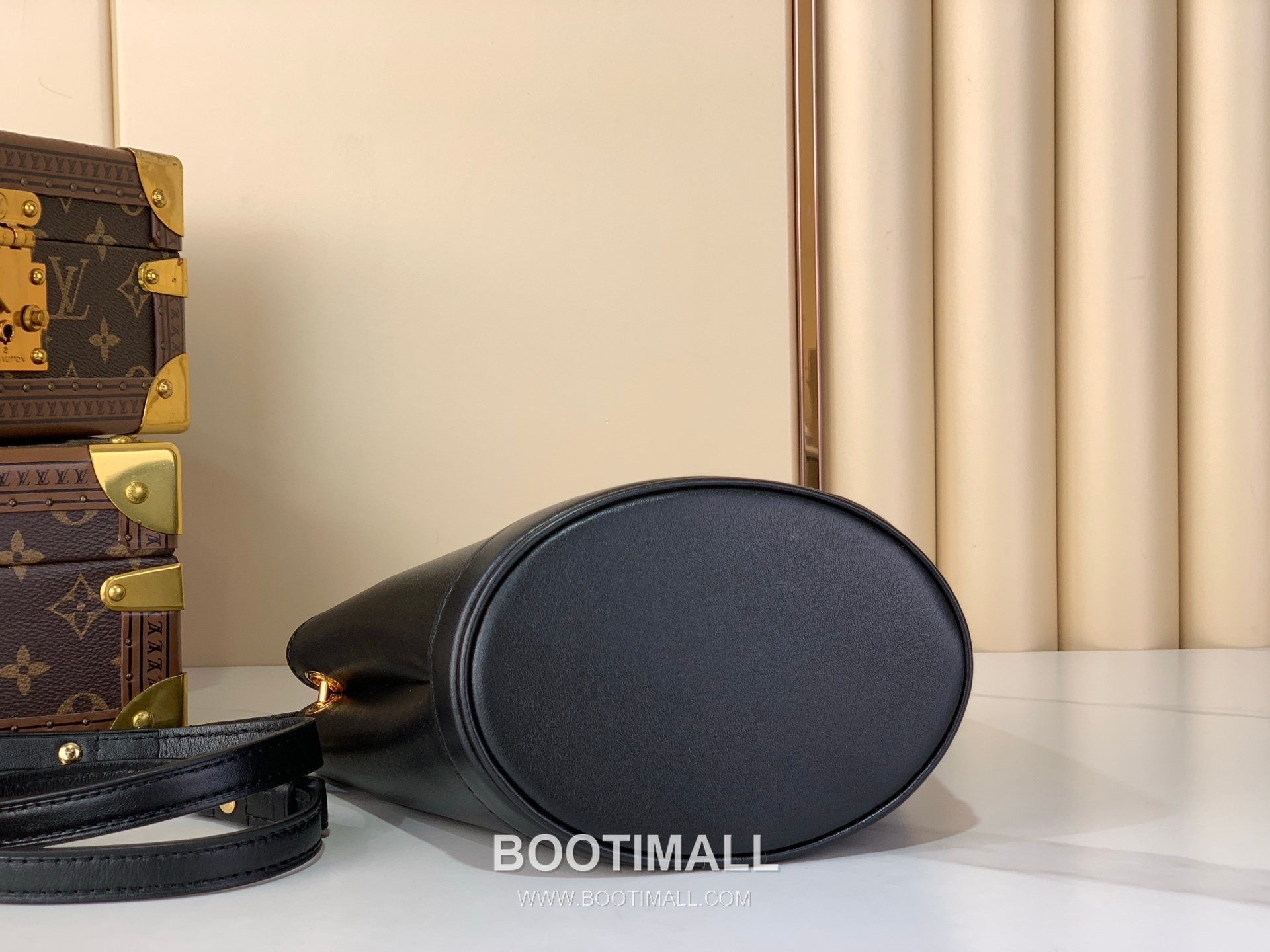 Miu Miu Small Briefcase Python Leather Top Handle Bag with Steel Hardware Detail 미우미우 스몰 브리프케이스 파이톤 레더 핑크 탑핸들백 F0020m 30cm 10