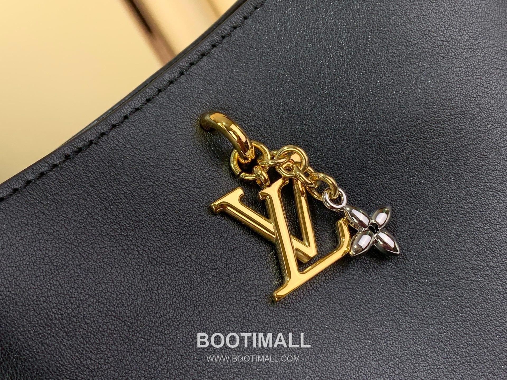 Miu Miu Small Briefcase Python Leather Top Handle Bag with Steel Hardware Detail 미우미우 스몰 브리프케이스 파이톤 레더 핑크 탑핸들백 F0020m 30cm 12