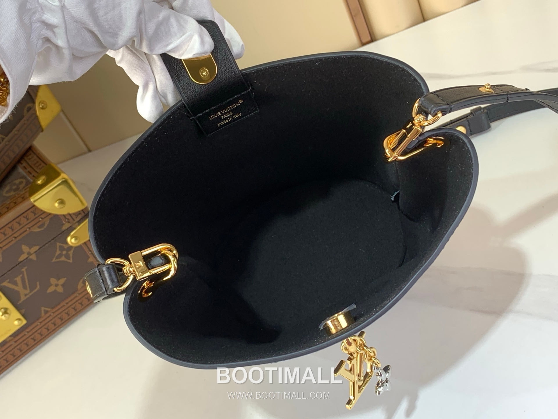 Miu Miu Small Briefcase Python Leather Top Handle Bag with Steel Hardware Detail 미우미우 스몰 브리프케이스 파이톤 레더 핑크 탑핸들백 F0020m 30cm 15