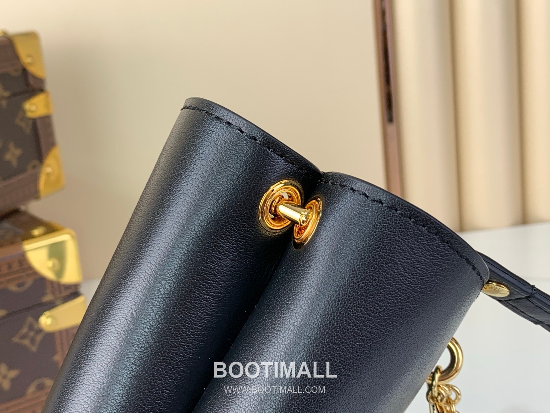 Miu Miu Small Briefcase Python Leather Top Handle Bag with Steel Hardware Detail 미우미우 스몰 브리프케이스 파이톤 레더 핑크 탑핸들백 F0020m 30cm 18