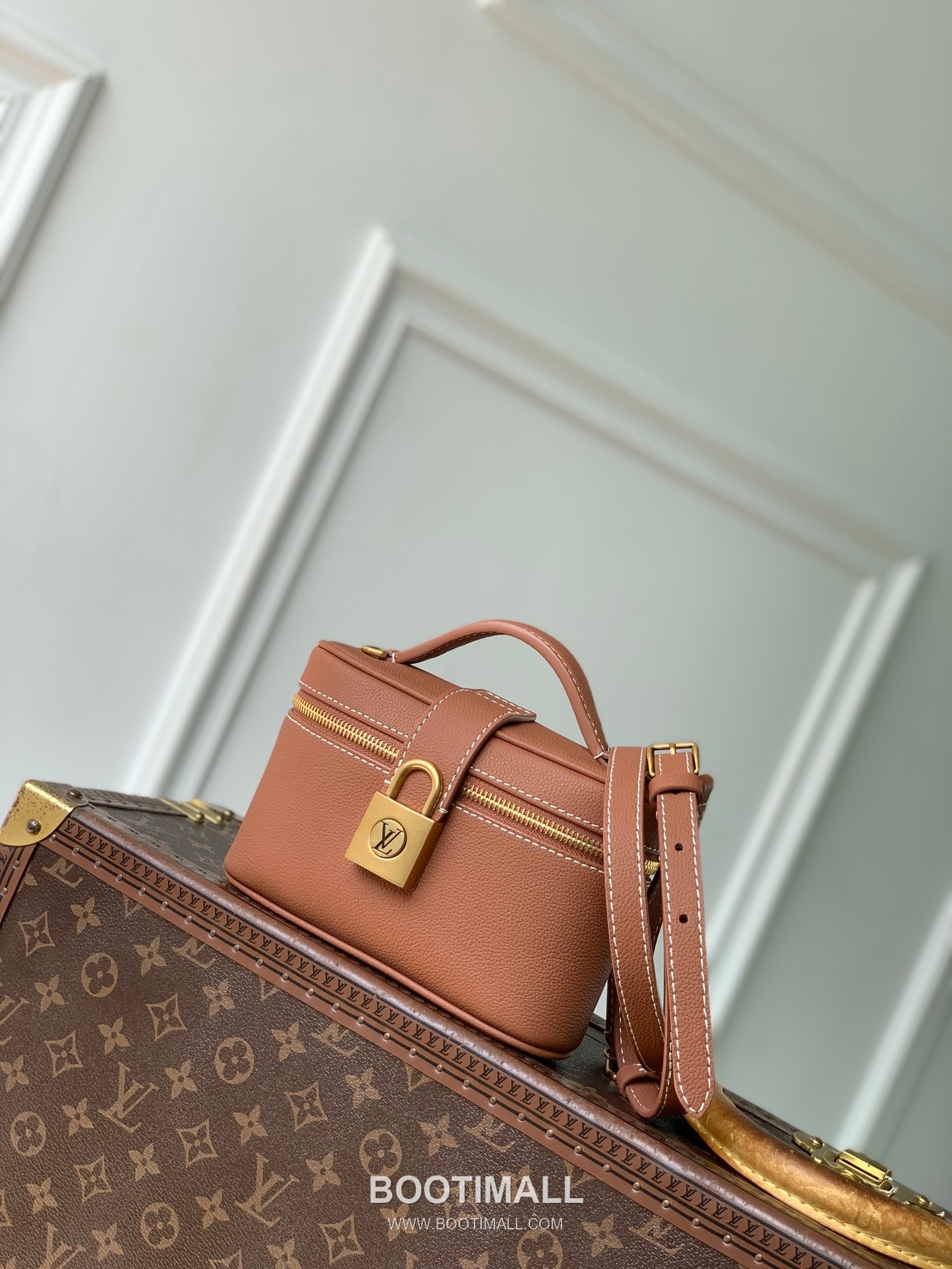 Louis Vuitton Low Key Vanity Pouch Calfskin Leather Crossbody Top Handle Bag with Lock Detail 루이비통 로우키 바니티 파우치 카프스킨 브라운 크로스 핸드백 M27505 19cm 1
