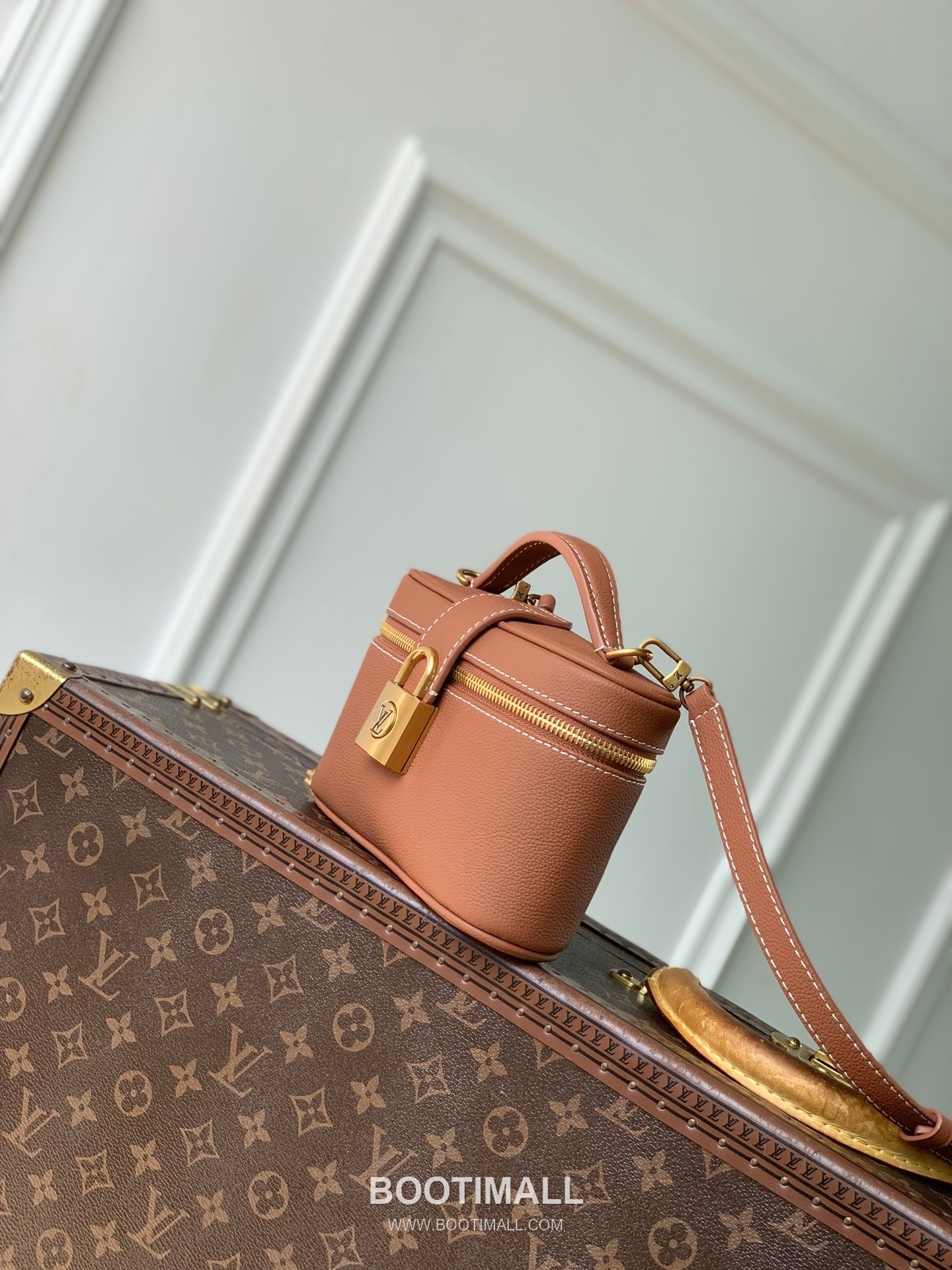 Louis Vuitton Low Key Vanity Pouch Calfskin Leather Crossbody Top Handle Bag with Lock Detail 루이비통 로우키 바니티 파우치 카프스킨 브라운 크로스 핸드백 M27505 19cm 2