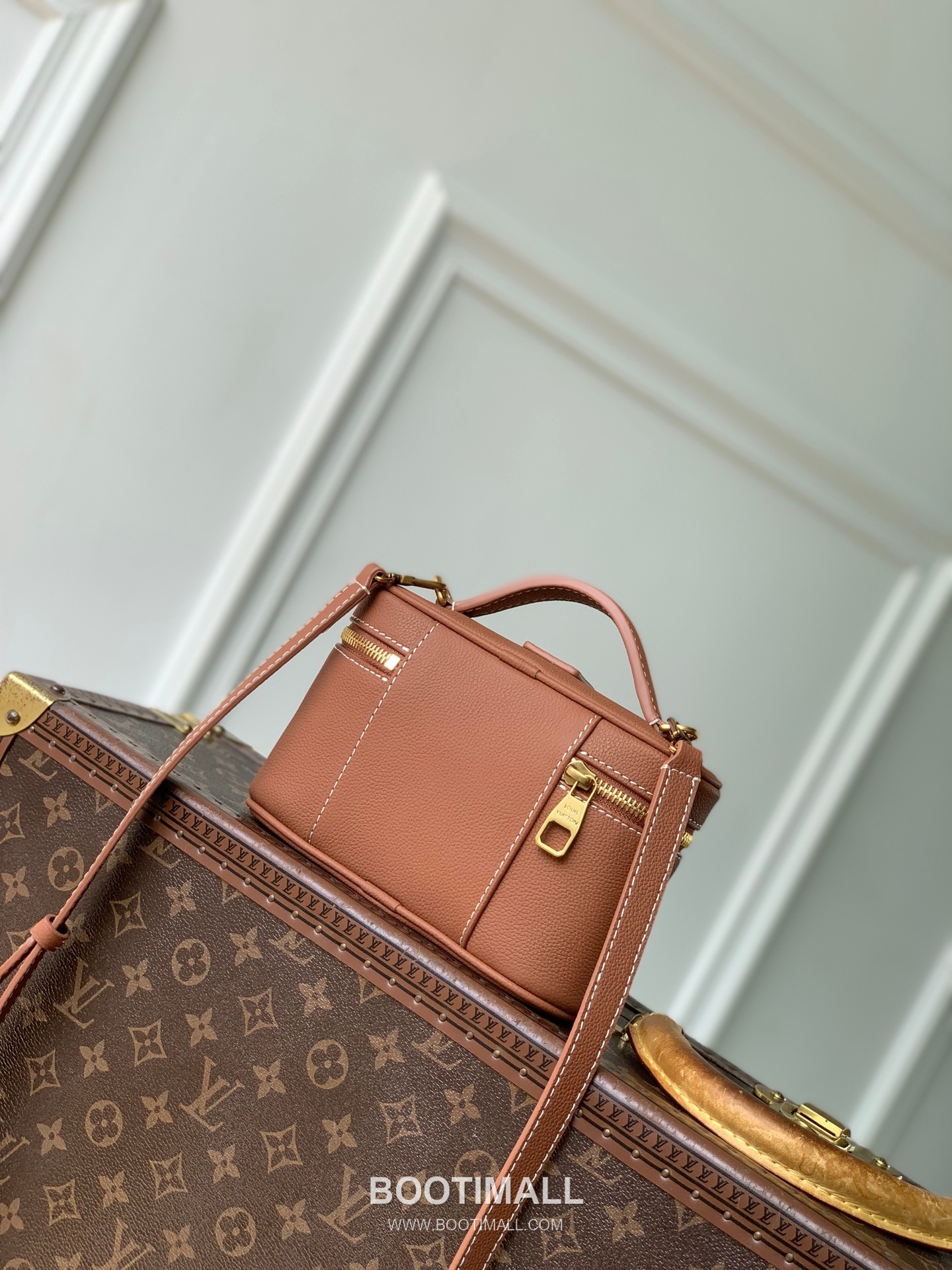 Louis Vuitton Low Key Vanity Pouch Calfskin Leather Crossbody Top Handle Bag with Lock Detail 루이비통 로우키 바니티 파우치 카프스킨 브라운 크로스 핸드백 M27505 19cm 3