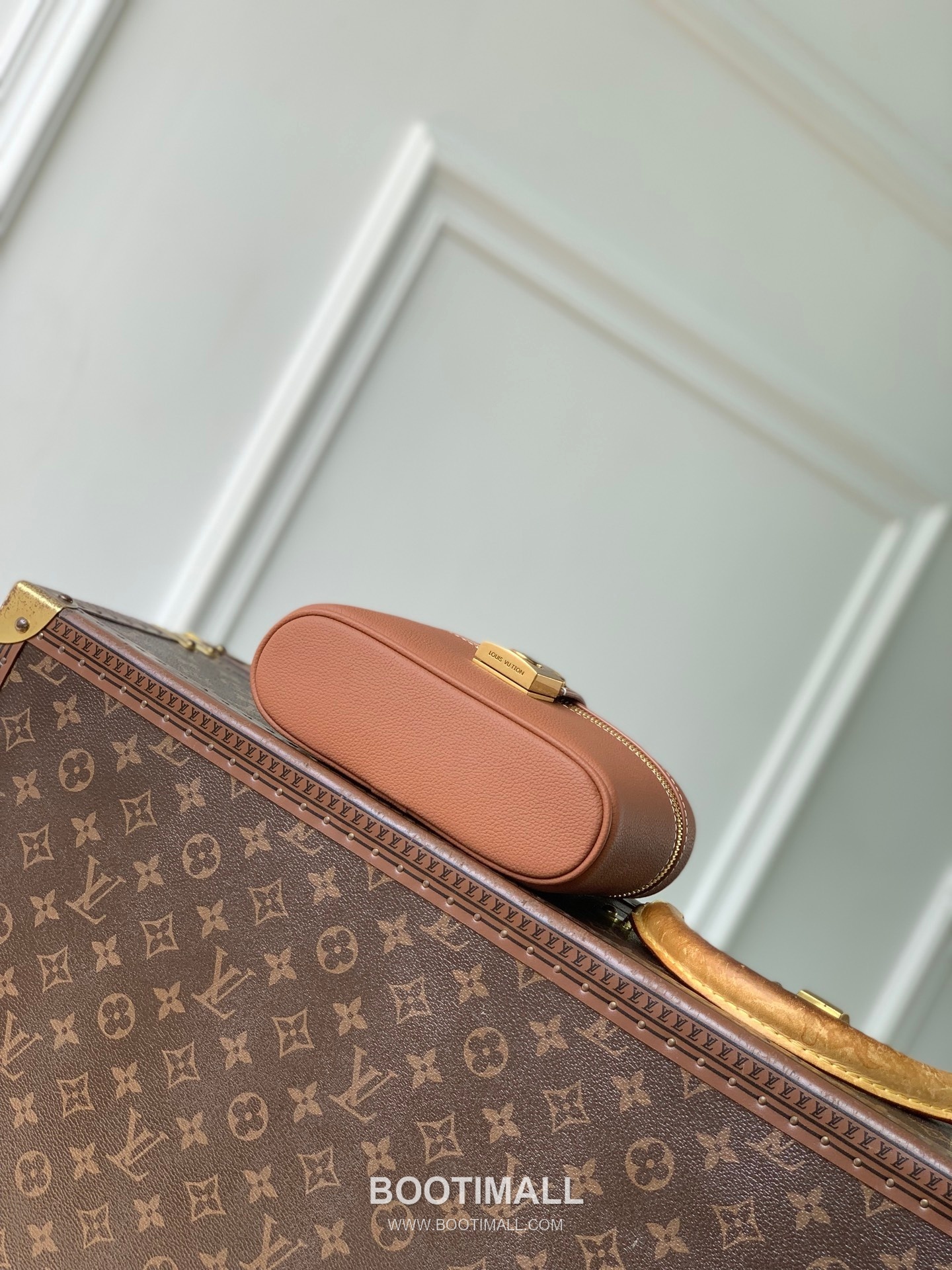 Louis Vuitton Low Key Vanity Pouch Calfskin Leather Crossbody Top Handle Bag with Lock Detail 루이비통 로우키 바니티 파우치 카프스킨 브라운 크로스 핸드백 M27505 19cm 4