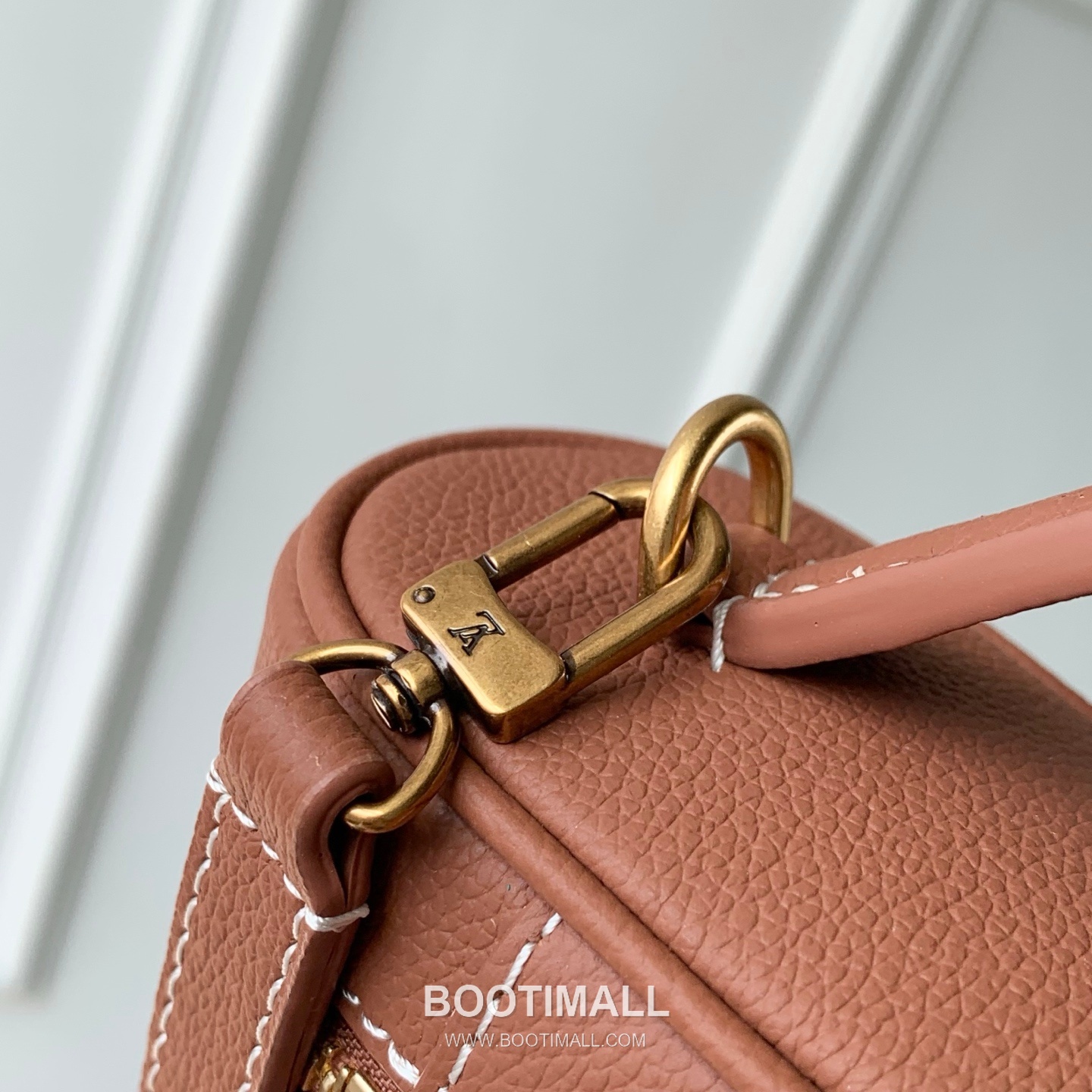 Louis Vuitton Low Key Vanity Pouch Calfskin Leather Crossbody Top Handle Bag with Lock Detail 루이비통 로우키 바니티 파우치 카프스킨 브라운 크로스 핸드백 M27505 19cm 6