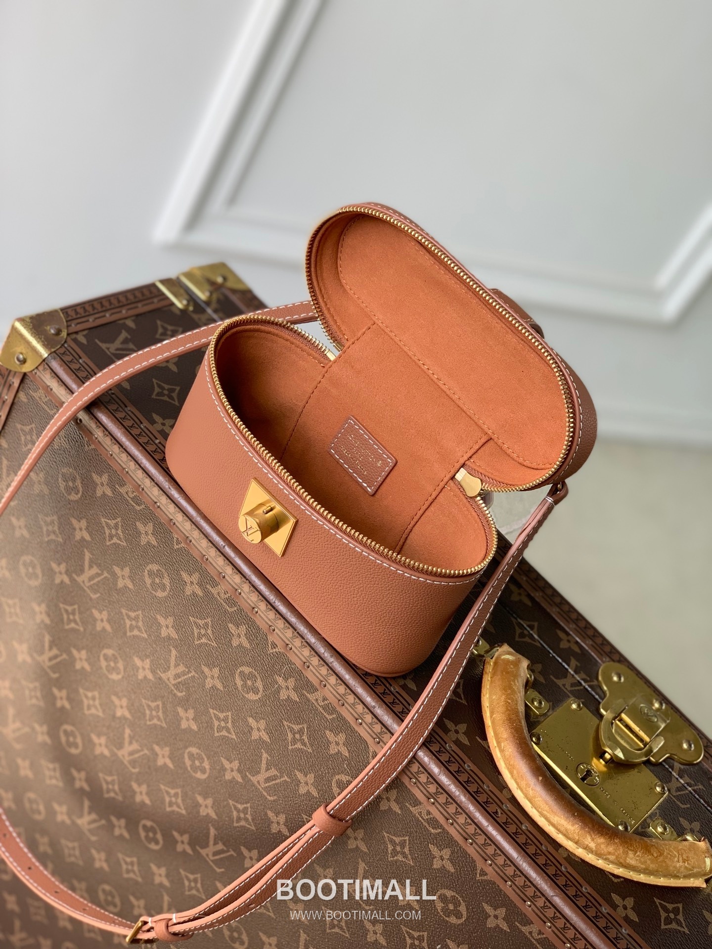 Louis Vuitton Low Key Vanity Pouch Calfskin Leather Crossbody Top Handle Bag with Lock Detail 루이비통 로우키 바니티 파우치 카프스킨 브라운 크로스 핸드백 M27505 19cm 10
