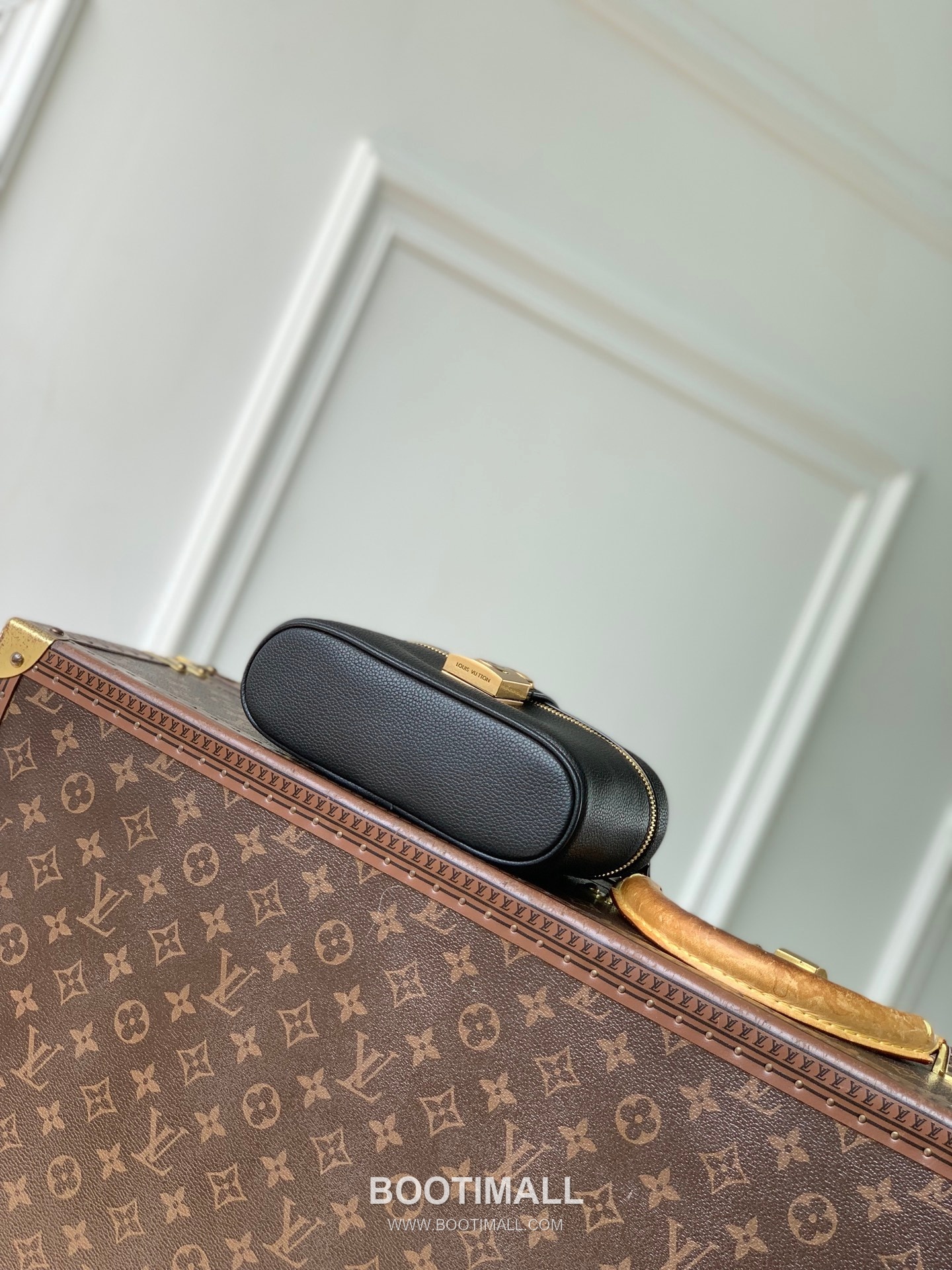 Louis Vuitton Low Key Vanity Pouch Calfskin Leather Crossbody Top Handle Bag with Lock Detail 루이비통 로우키 바니티 파우치 카프스킨 브라운 크로스 핸드백 M27505 19cm 4