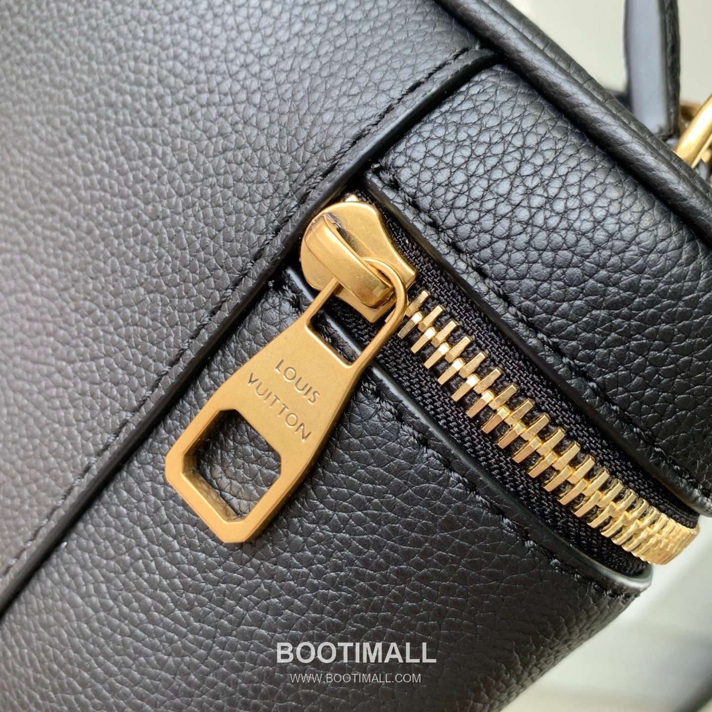 Louis Vuitton Low Key Vanity Pouch Calfskin Leather Crossbody Top Handle Bag with Lock Detail 루이비통 로우키 바니티 파우치 카프스킨 브라운 크로스 핸드백 M27505 19cm 7