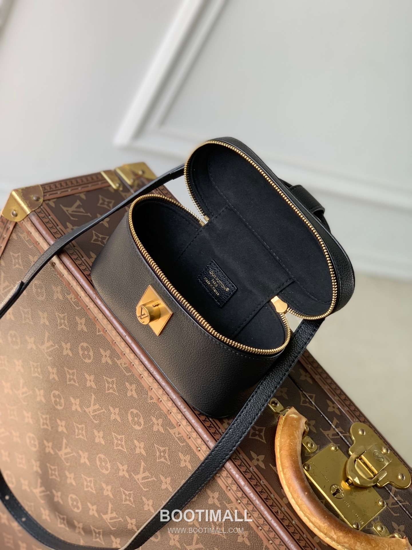 Louis Vuitton Low Key Vanity Pouch Calfskin Leather Crossbody Top Handle Bag with Lock Detail 루이비통 로우키 바니티 파우치 카프스킨 브라운 크로스 핸드백 M27505 19cm 10