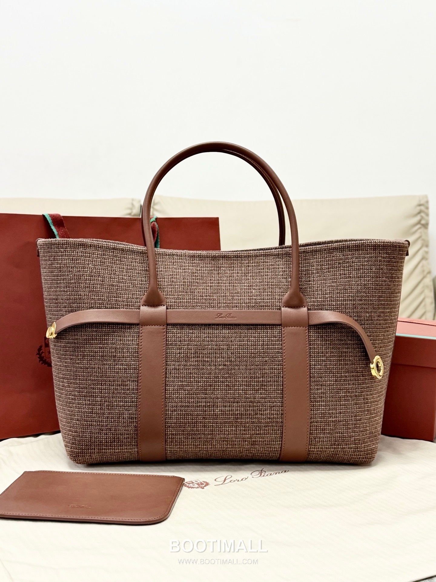 Loro Piana Ghiera Shopper Irish Silk Tweed Leather Trim Tote Bag with Metal Buckle Detail 로로피아나 기에라 쇼퍼 아이리쉬 실크 트위드 카멜 토트백 FAO7463 40cm 1