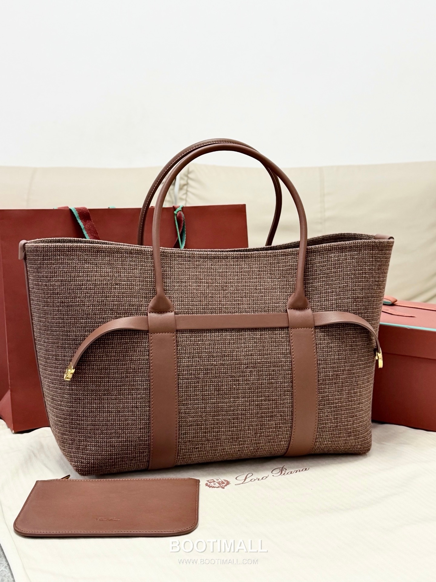 Loro Piana Ghiera Shopper Irish Silk Tweed Leather Trim Tote Bag with Metal Buckle Detail 로로피아나 기에라 쇼퍼 아이리쉬 실크 트위드 카멜 토트백 FAO7463 40cm 2