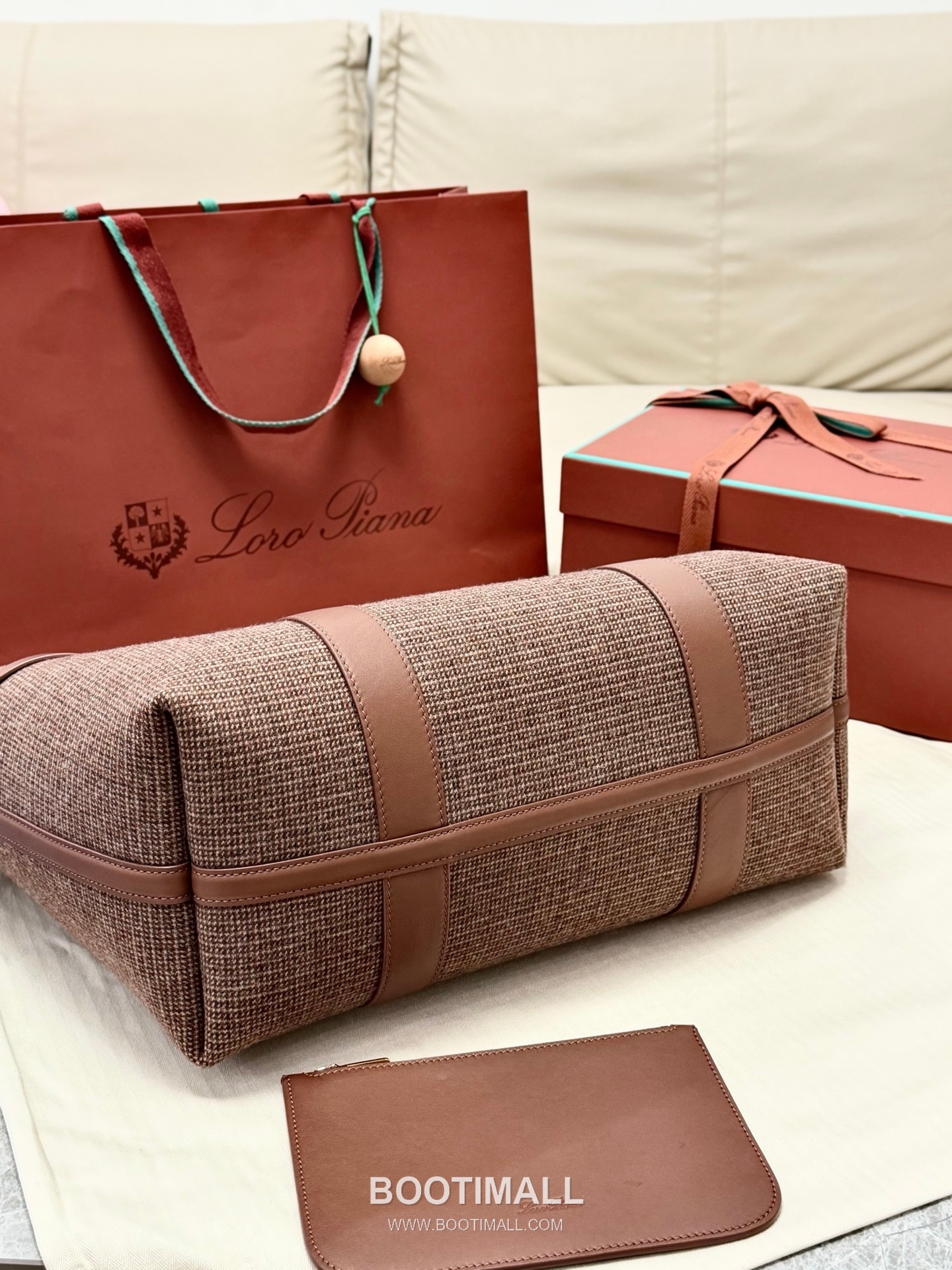 Loro Piana Ghiera Shopper Irish Silk Tweed Leather Trim Tote Bag with Metal Buckle Detail 로로피아나 기에라 쇼퍼 아이리쉬 실크 트위드 카멜 토트백 FAO7463 40cm 3