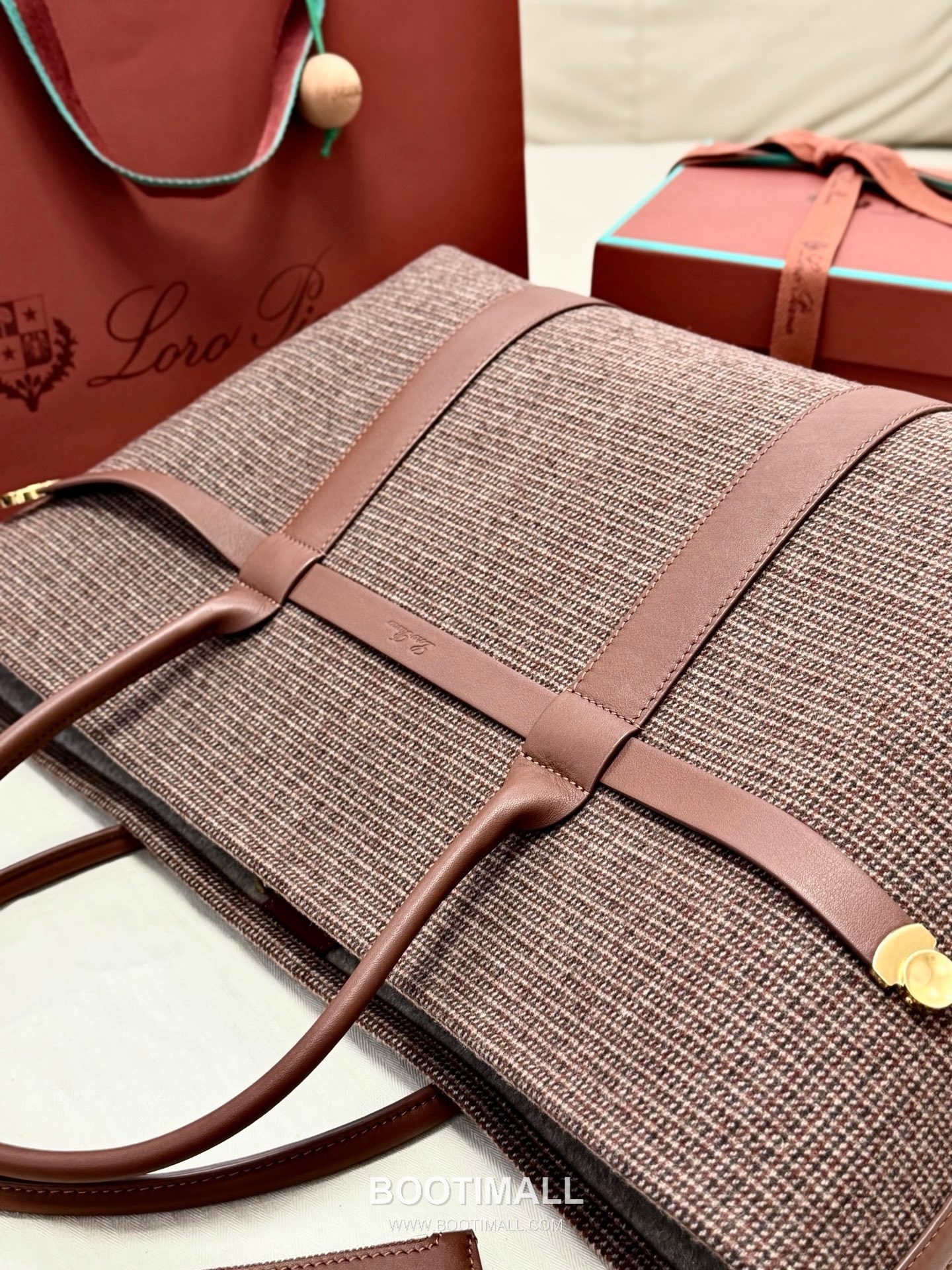 Loro Piana Ghiera Shopper Irish Silk Tweed Leather Trim Tote Bag with Metal Buckle Detail 로로피아나 기에라 쇼퍼 아이리쉬 실크 트위드 카멜 토트백 FAO7463 40cm 5