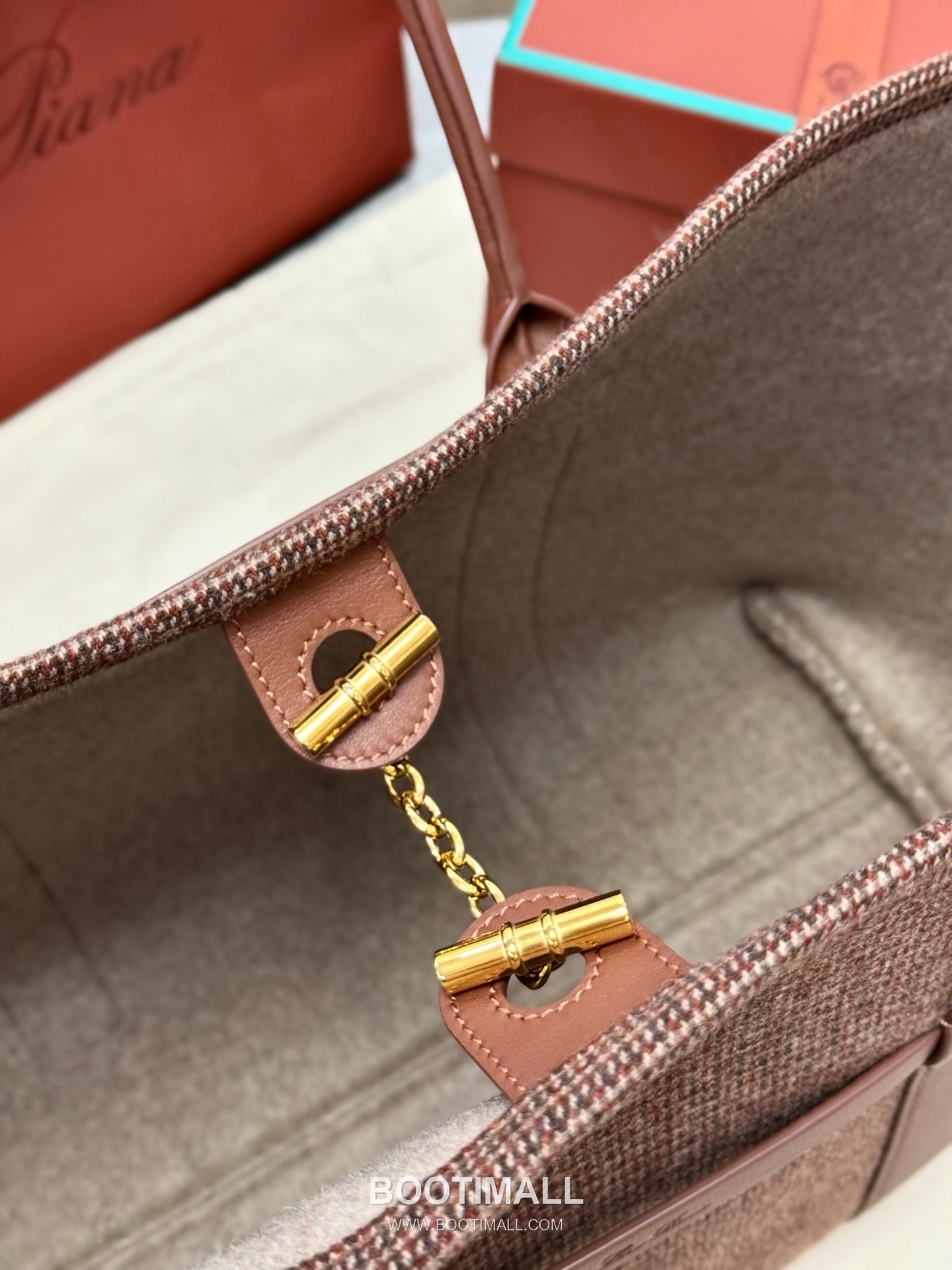 Loro Piana Ghiera Shopper Irish Silk Tweed Leather Trim Tote Bag with Metal Buckle Detail 로로피아나 기에라 쇼퍼 아이리쉬 실크 트위드 카멜 토트백 FAO7463 40cm 7