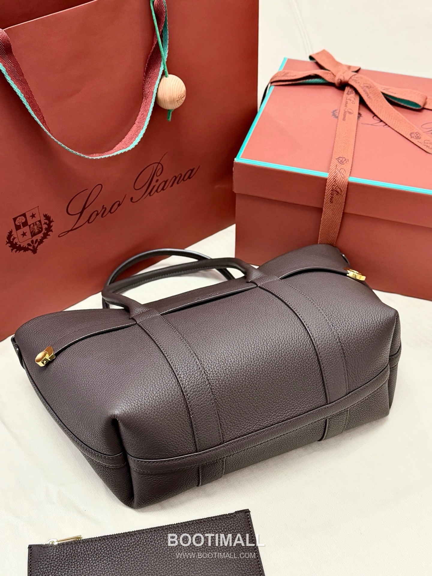 Loro Piana Ghiera Shopper Grained Leather Tote Bag with Ring Buckle Detail 로로피아나 기에라 쇼퍼 그레인 레더 브라운 토트백 FAO7473 28cm 4