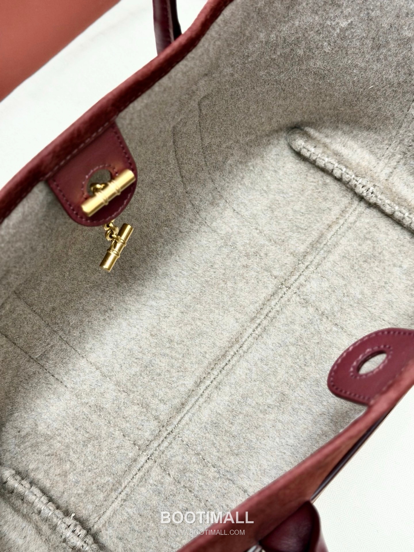 Loro Piana Ghiera Shopper Grained Leather Tote Bag with Ring Buckle Detail 로로피아나 기에라 쇼퍼 그레인 레더 브라운 토트백 FAO7473 28cm 9