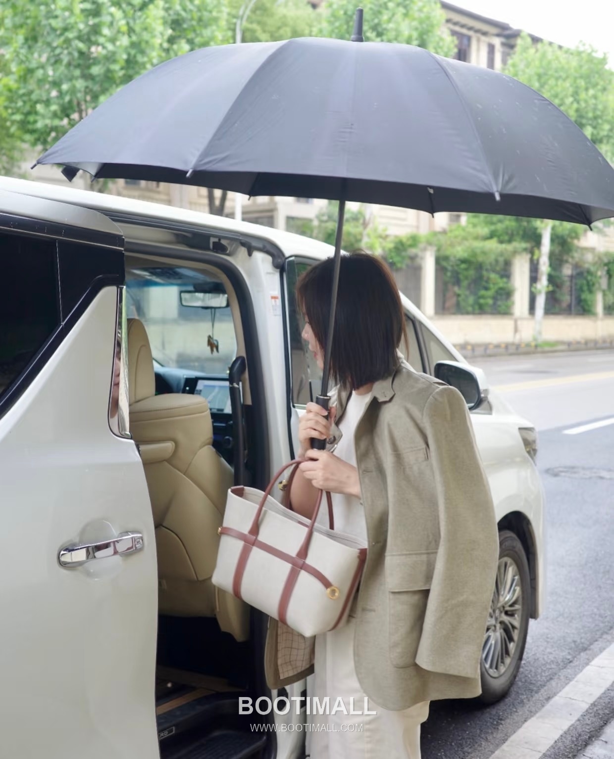 Loro Piana Ghiera Shopper Cotton Linen Canvas Leather Trim Tote Bag with Ring Buckle Detail 로로피아나 기에라 쇼퍼 코튼 린넨 캔버스 카멜 토트백 FAO7477 28cm 1