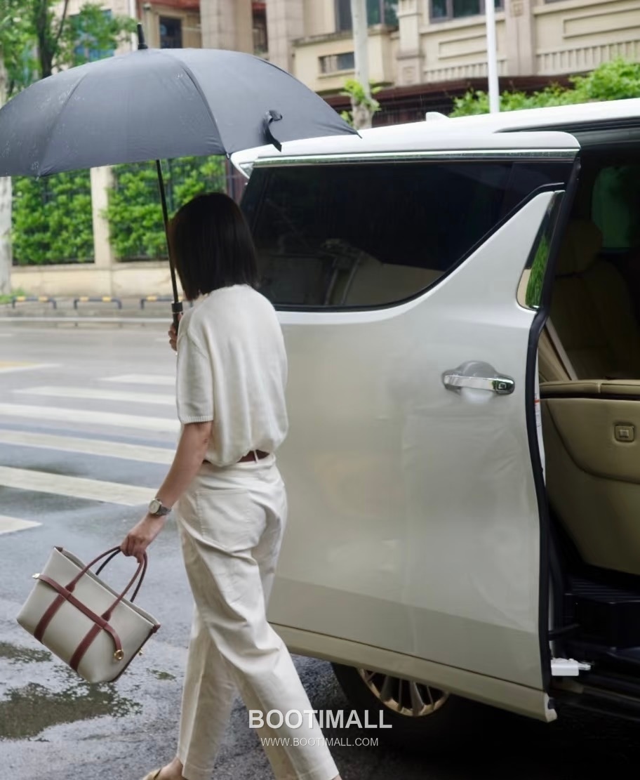 Loro Piana Ghiera Shopper Cotton Linen Canvas Leather Trim Tote Bag with Ring Buckle Detail 로로피아나 기에라 쇼퍼 코튼 린넨 캔버스 카멜 토트백 FAO7477 28cm 3