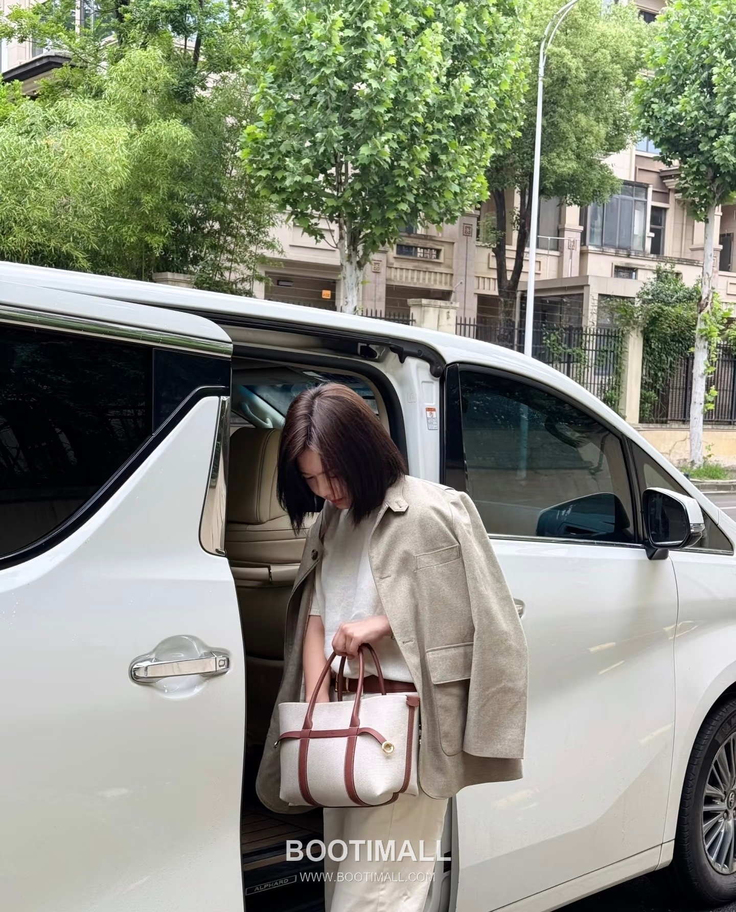 Loro Piana Ghiera Shopper Cotton Linen Canvas Leather Trim Tote Bag with Ring Buckle Detail 로로피아나 기에라 쇼퍼 코튼 린넨 캔버스 카멜 토트백 FAO7477 28cm 4