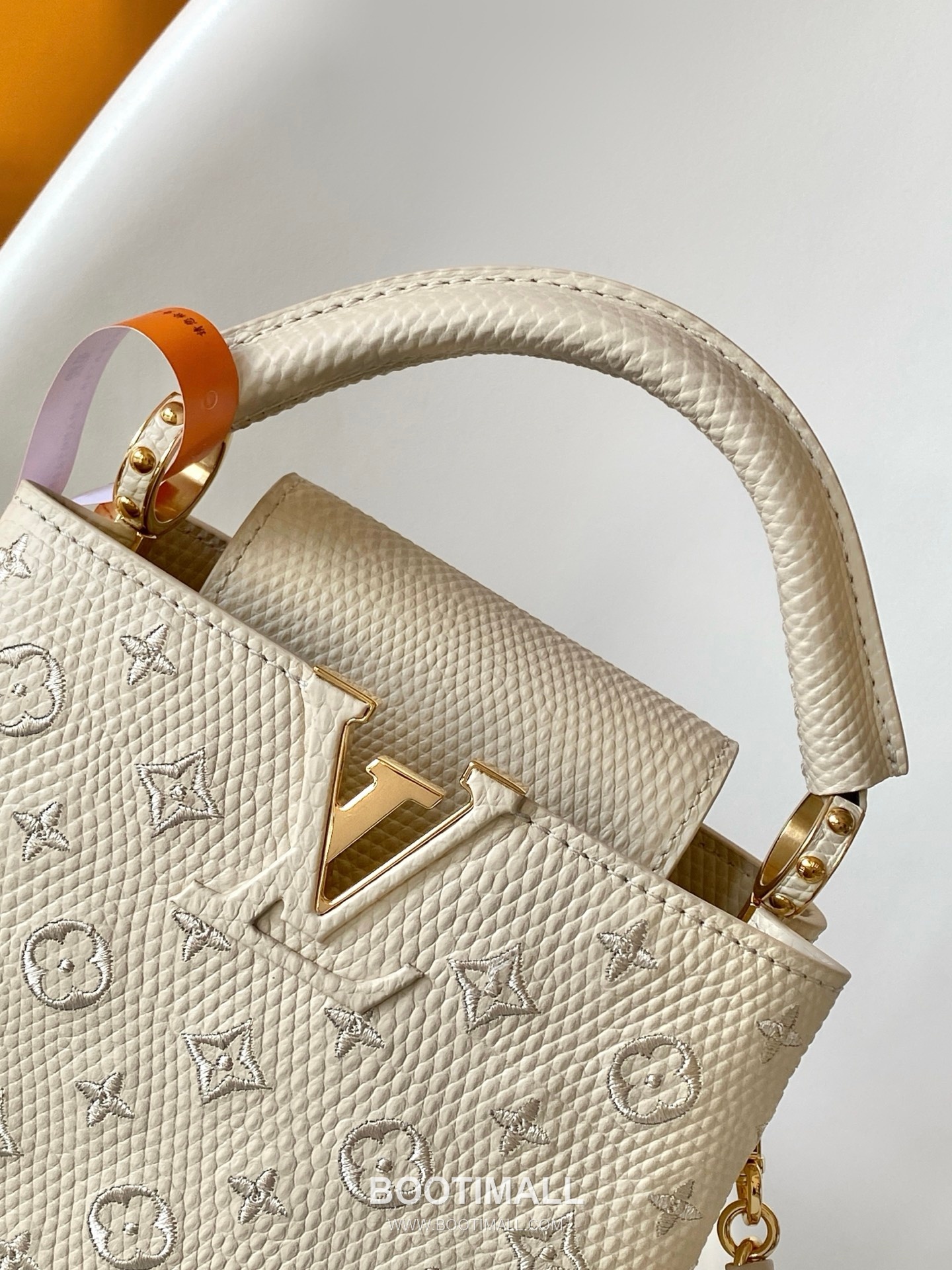 Louis Vuitton Capucines BB Lizard Embossed Leather Shoulder Top Handle Bag with Flap Logo Detail 루이비통 카퓌신 BB 리자드 엠보스드 레더 블랙 탑핸들 숄더백 M48865 27cm 5
