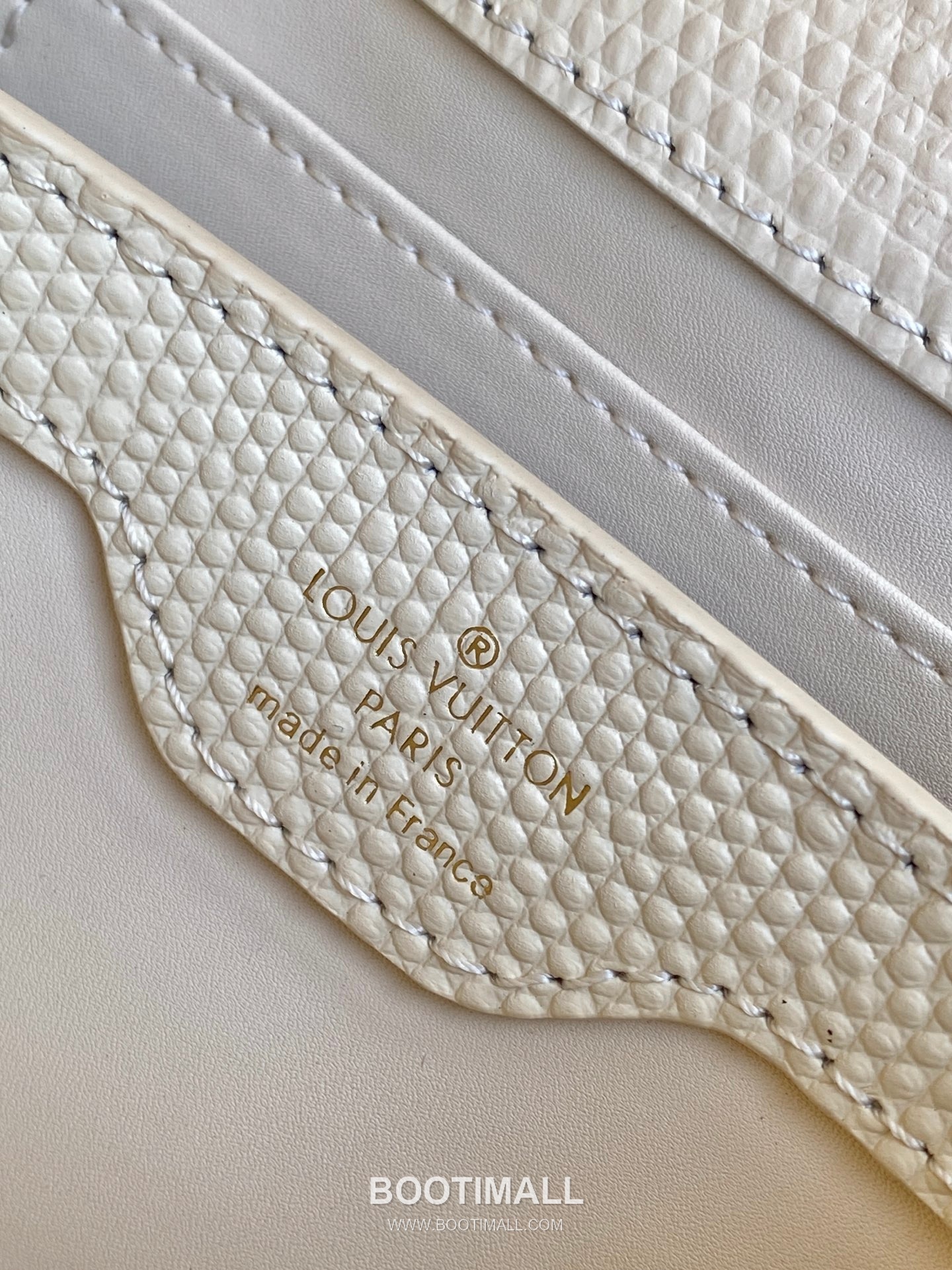 Louis Vuitton Capucines BB Lizard Embossed Leather Shoulder Top Handle Bag with Flap Logo Detail 루이비통 카퓌신 BB 리자드 엠보스드 레더 블랙 탑핸들 숄더백 M48865 27cm 9