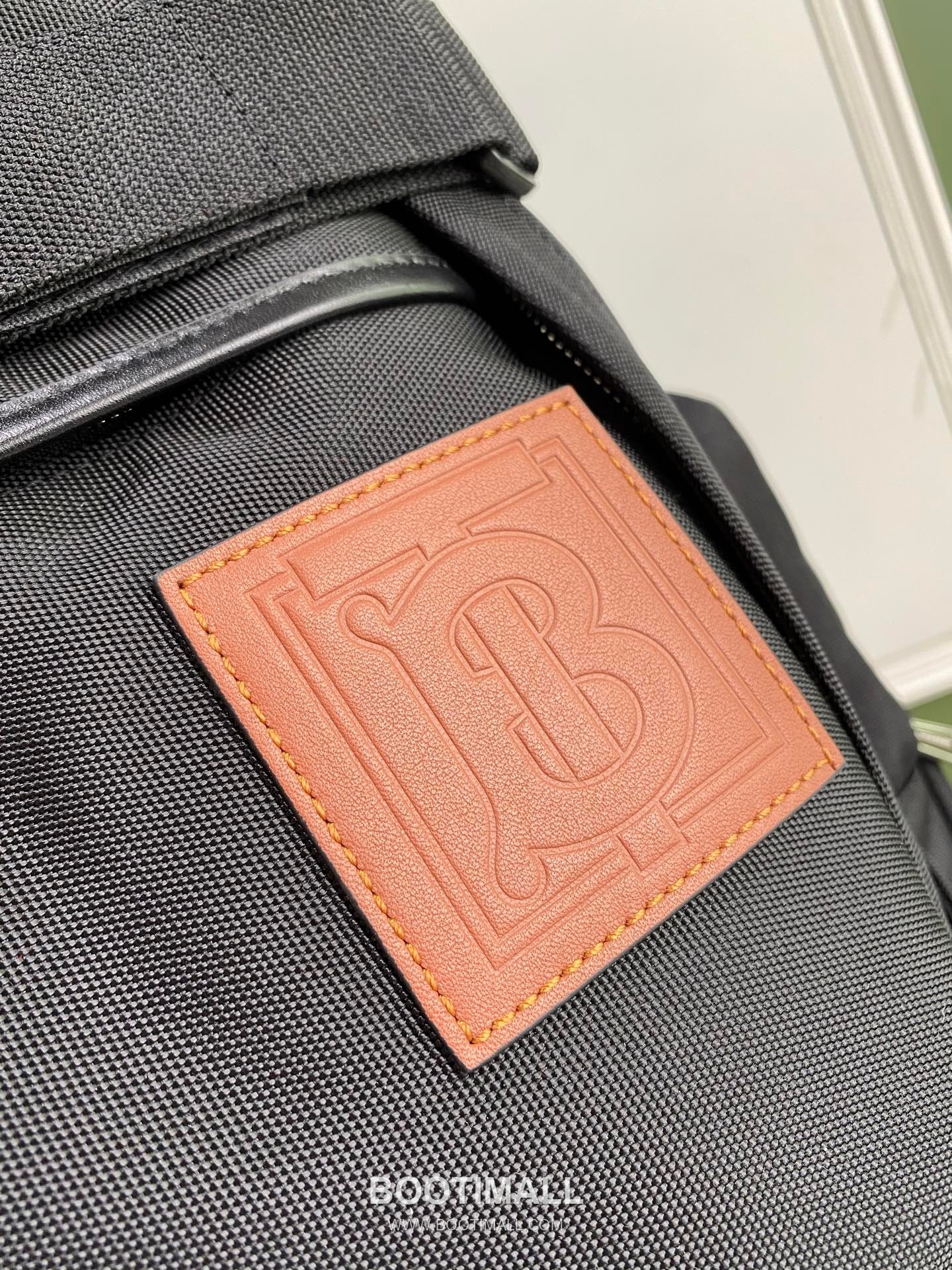 Burberry Kingdom Backpack Nylon Leather Trim Backpack with Dual Strap Logo Detail 버버리 킹덤 나일론 블랙 백팩 560163 30cm 4