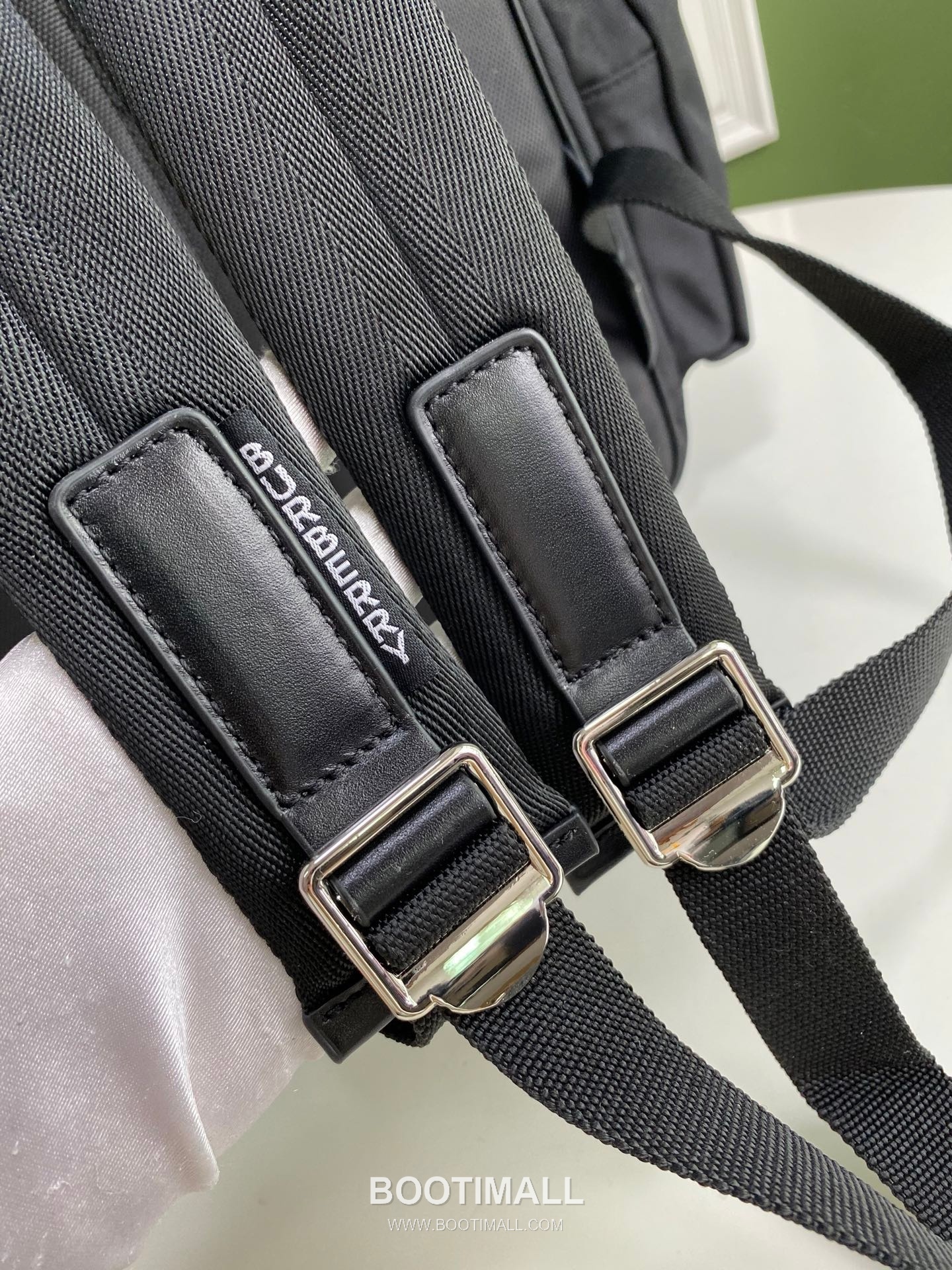 Burberry Kingdom Backpack Nylon Leather Trim Backpack with Dual Strap Logo Detail 버버리 킹덤 나일론 블랙 백팩 560163 30cm 9