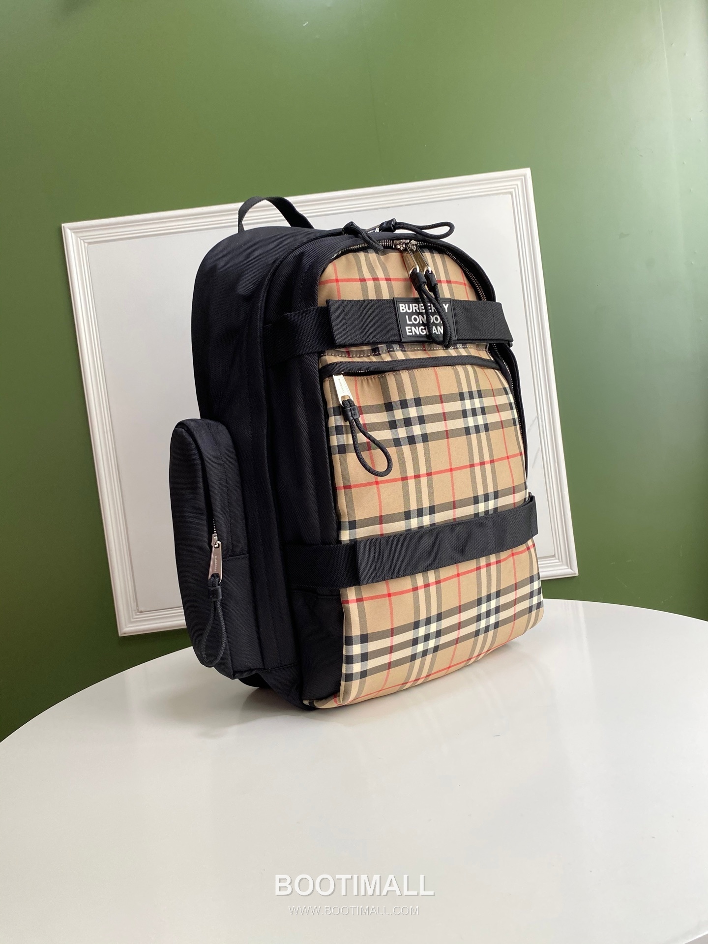 Burberry Kingdom Backpack Nylon Leather Trim Backpack with Dual Strap Logo Detail 버버리 킹덤 나일론 블랙 백팩 560163 30cm 2