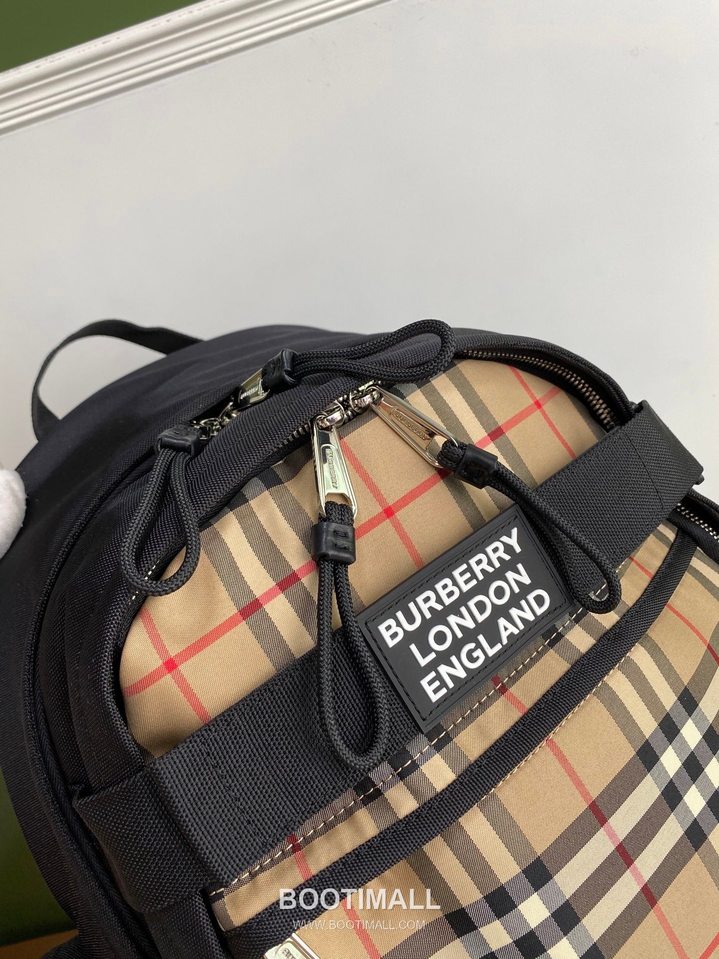 Burberry Kingdom Backpack Nylon Leather Trim Backpack with Dual Strap Logo Detail 버버리 킹덤 나일론 블랙 백팩 560163 30cm 3