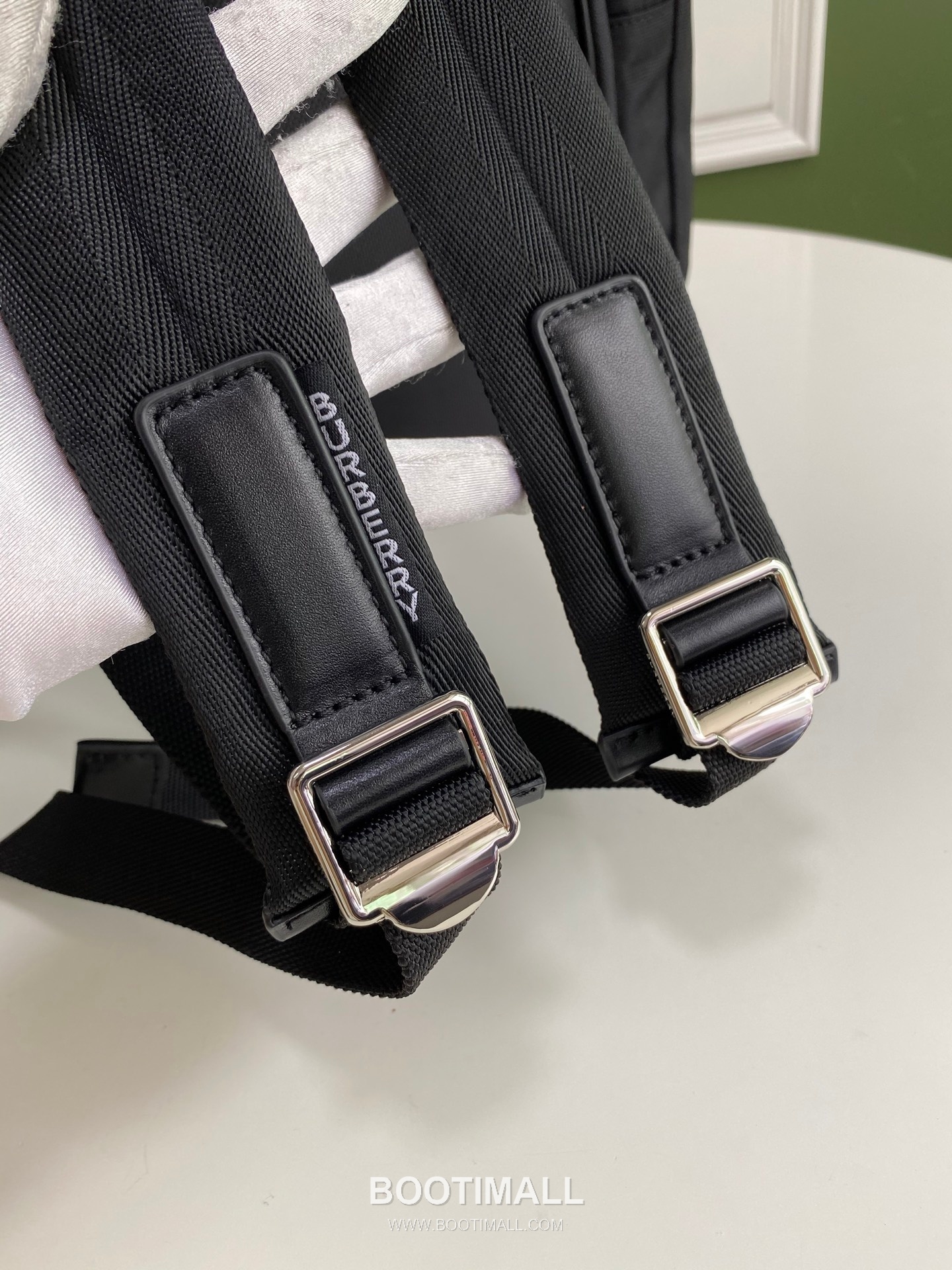 Burberry Kingdom Backpack Nylon Leather Trim Backpack with Dual Strap Logo Detail 버버리 킹덤 나일론 블랙 백팩 560163 30cm 9