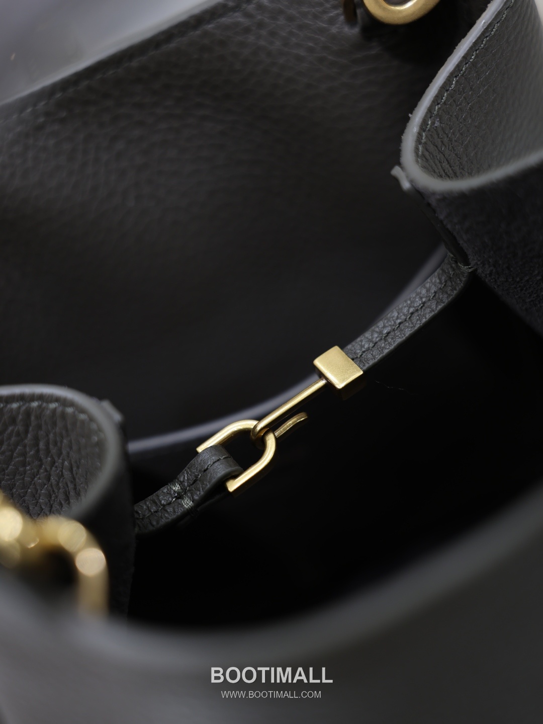 Saint Laurent Bea Small Tote Calfskin Leather Tote Bag with Metal Logo Detail 생로랑 베아 스몰 카프스킨 블랙 토트백 872469 18cm 6