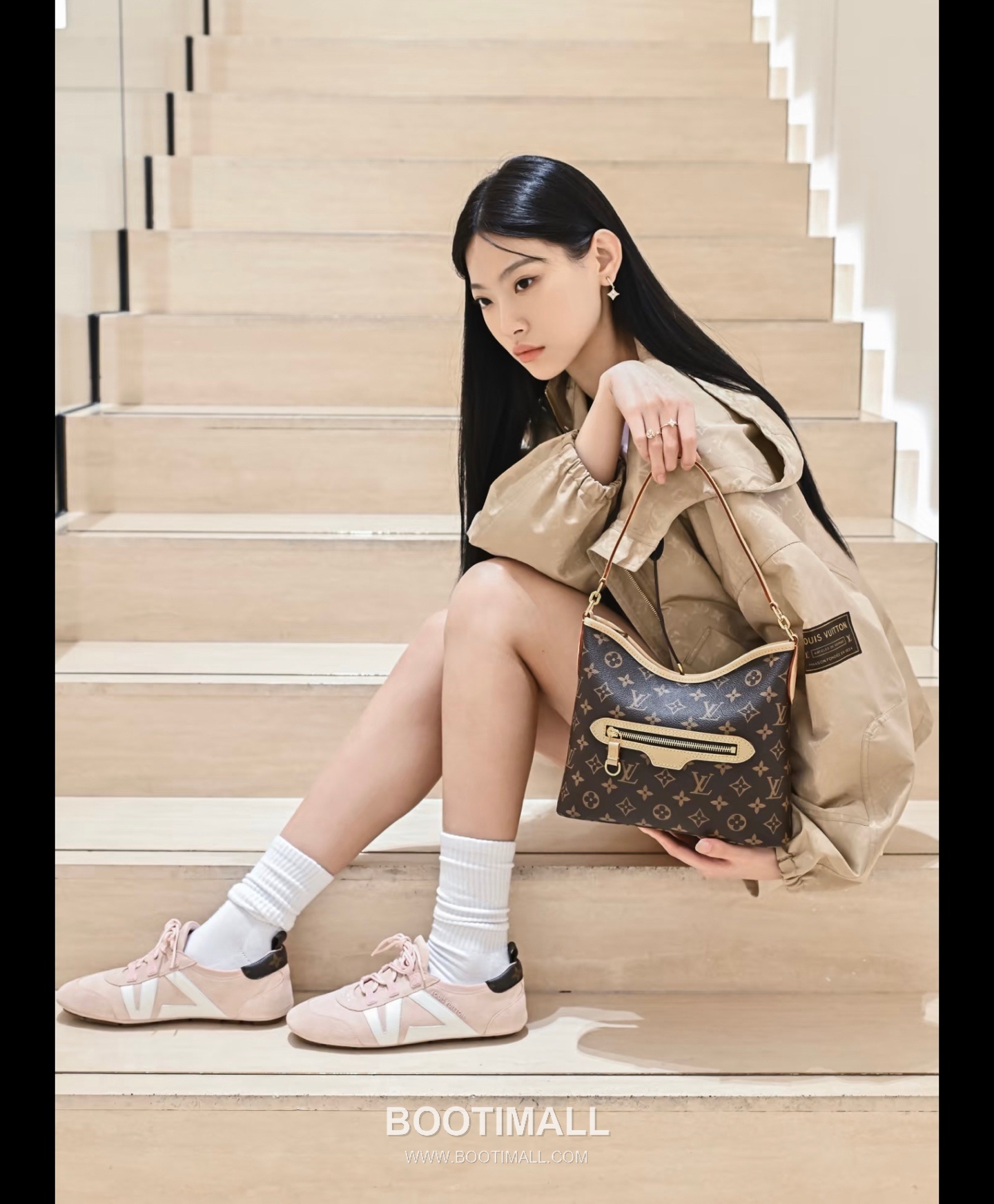 Louis Vuitton Lineup Monogram Canvas Leather Trim Shoulder Crossbody Bag with Front Pocket Strap 루이비통 라인업 모노그램 캔버스 레더트림 블랙 숄더 크로스백 M28423 25.5cm 5