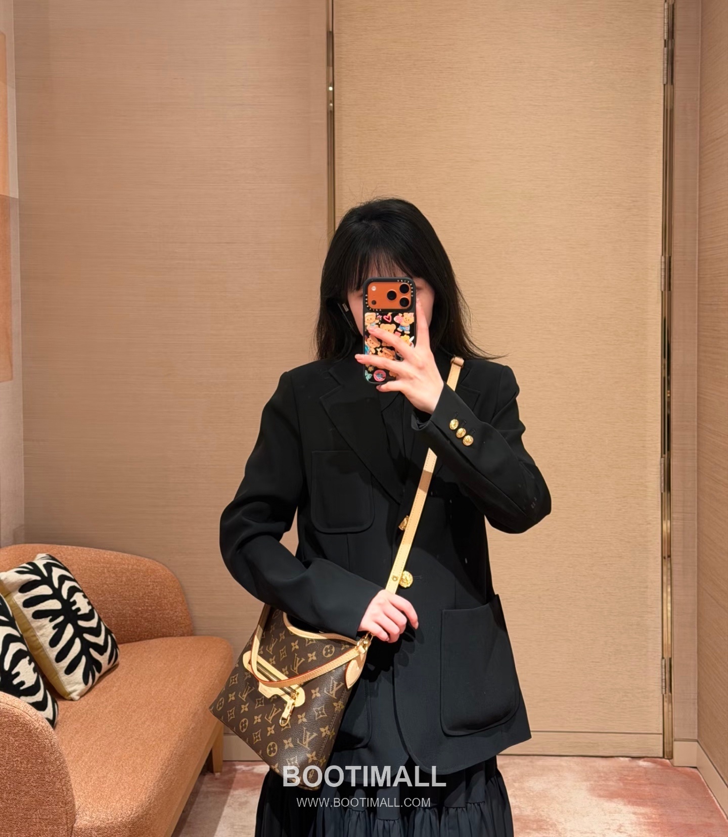 Louis Vuitton Lineup Monogram Canvas Leather Trim Shoulder Crossbody Bag with Front Pocket Strap 루이비통 라인업 모노그램 캔버스 레더트림 블랙 숄더 크로스백 M28423 25.5cm 7