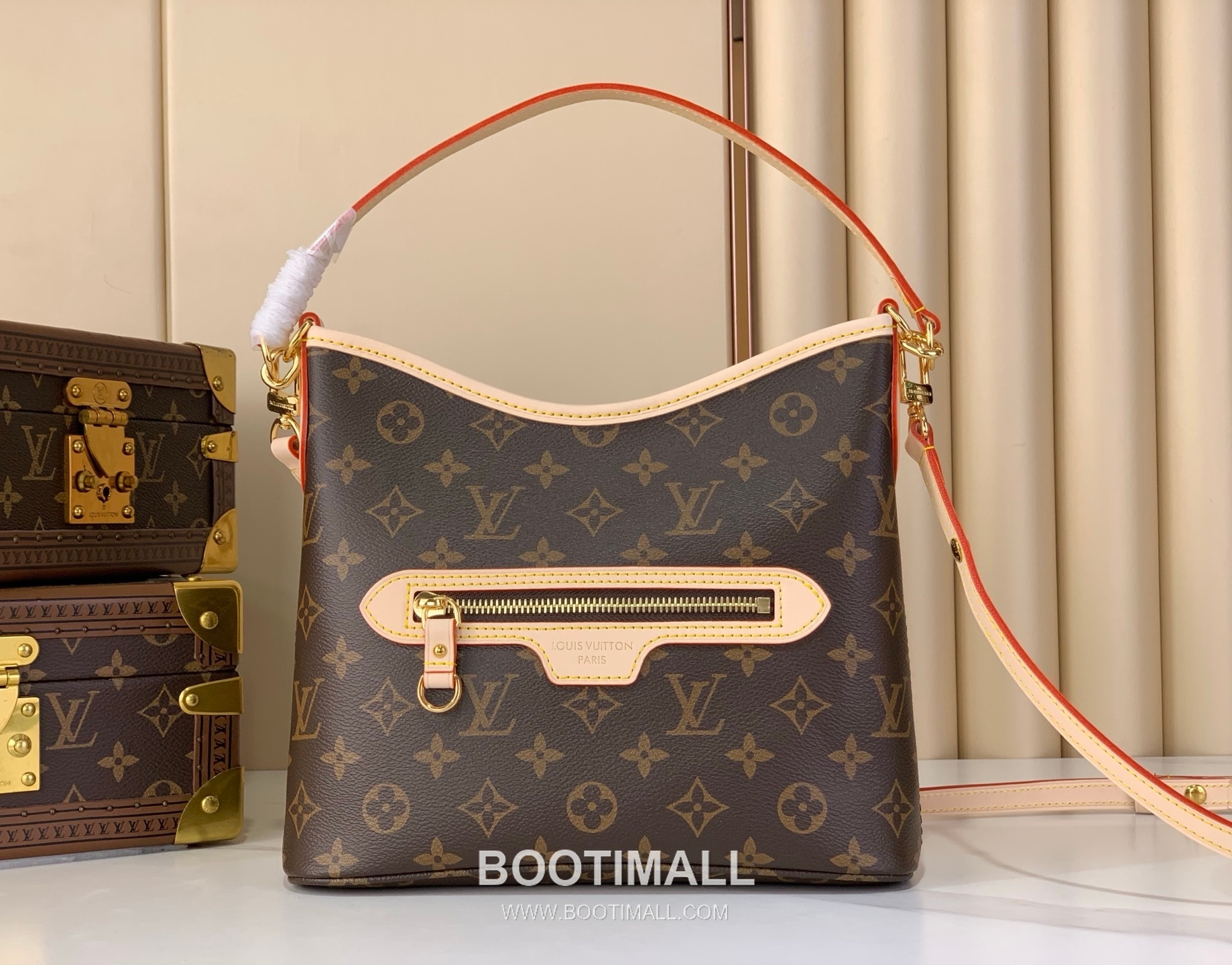 Louis Vuitton Lineup Monogram Canvas Leather Trim Shoulder Crossbody Bag with Front Pocket Strap 루이비통 라인업 모노그램 캔버스 레더트림 블랙 숄더 크로스백 M28423 25.5cm 9
