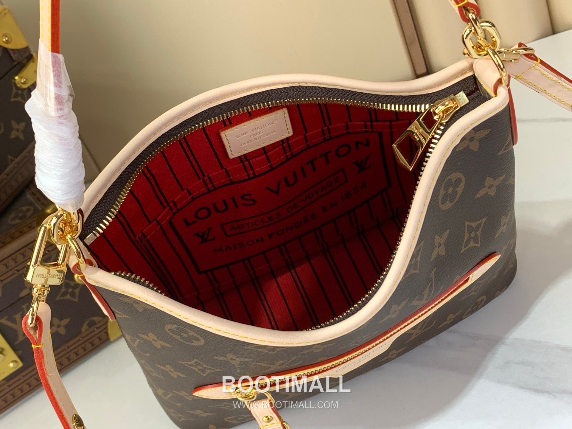Louis Vuitton Lineup Monogram Canvas Leather Trim Shoulder Crossbody Bag with Front Pocket Strap 루이비통 라인업 모노그램 캔버스 레더트림 블랙 숄더 크로스백 M28423 25.5cm 16