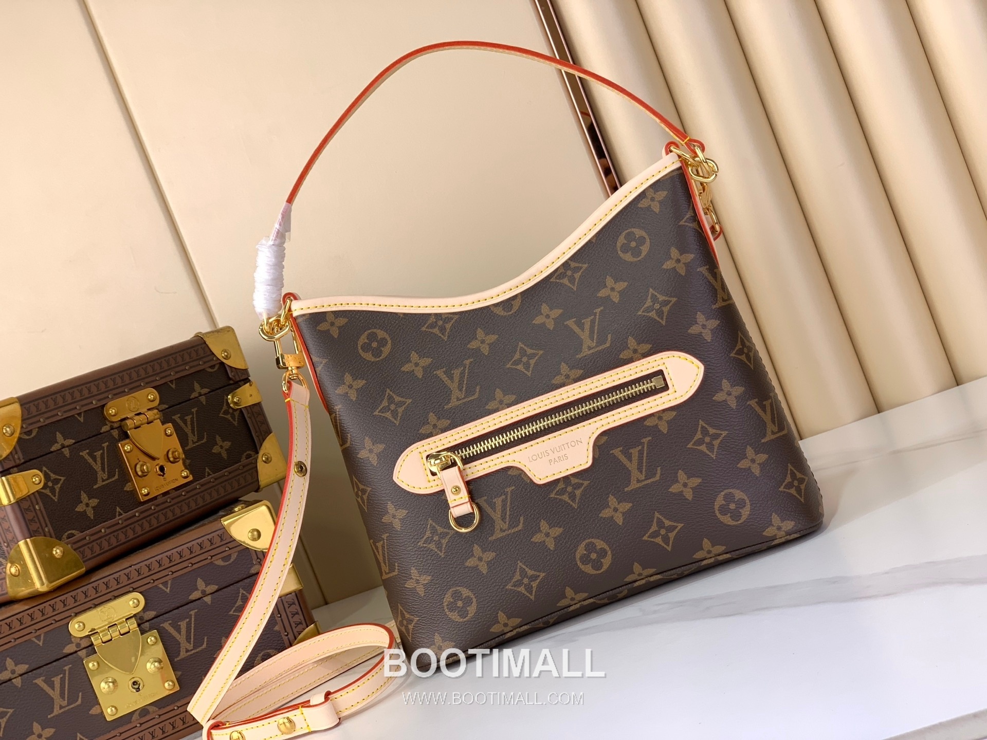 Louis Vuitton Lineup Monogram Canvas Leather Trim Shoulder Crossbody Bag with Front Pocket Strap 루이비통 라인업 모노그램 캔버스 레더트림 블랙 숄더 크로스백 M28423 25.5cm 18