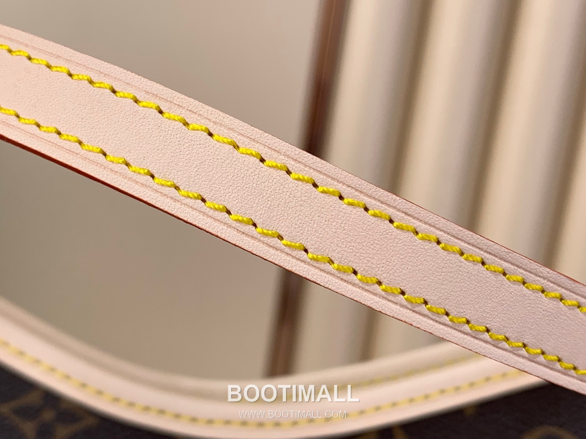 Louis Vuitton Lineup Monogram Canvas Leather Trim Shoulder Crossbody Bag with Front Pocket Strap 루이비통 라인업 모노그램 캔버스 레더트림 블랙 숄더 크로스백 M28423 25.5cm 20