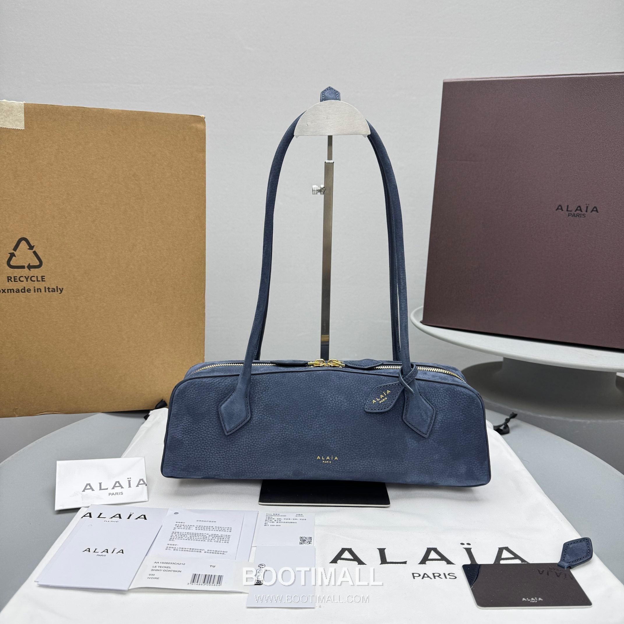Alaïa Le Teckel Suede Leather Top Handle Shoulder Bag with Dual Zip Detail 알라이아 르 테켈 스웨이드 레더 블루 탑핸들 숄더백 4401 32cm 1