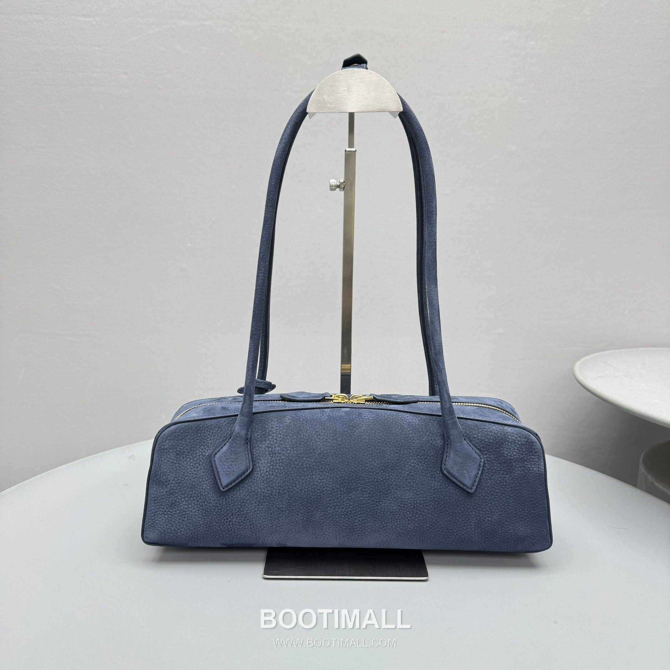 Alaïa Le Teckel Suede Leather Top Handle Shoulder Bag with Dual Zip Detail 알라이아 르 테켈 스웨이드 레더 블루 탑핸들 숄더백 4401 32cm 3