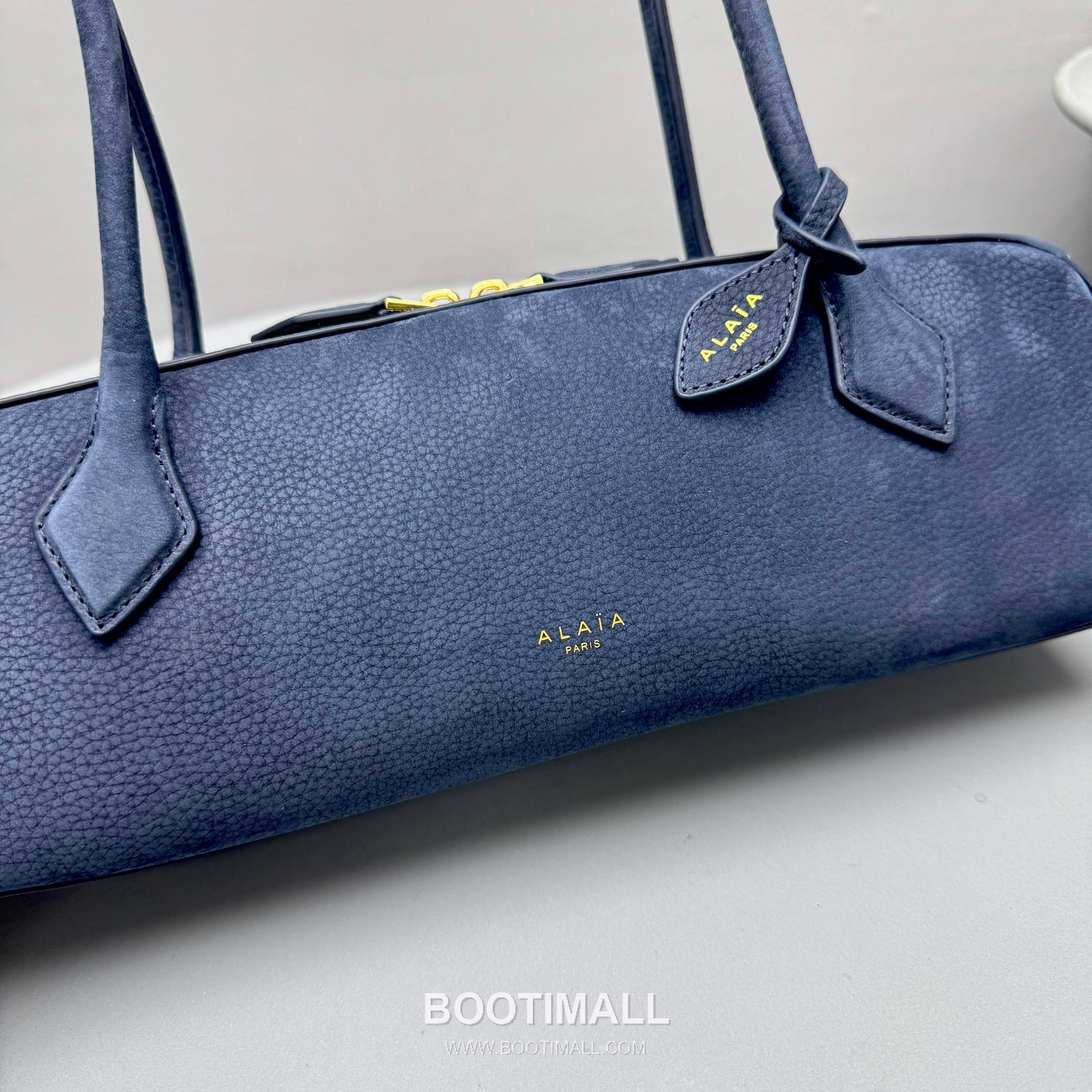 Alaïa Le Teckel Suede Leather Top Handle Shoulder Bag with Dual Zip Detail 알라이아 르 테켈 스웨이드 레더 블루 탑핸들 숄더백 4401 32cm 6