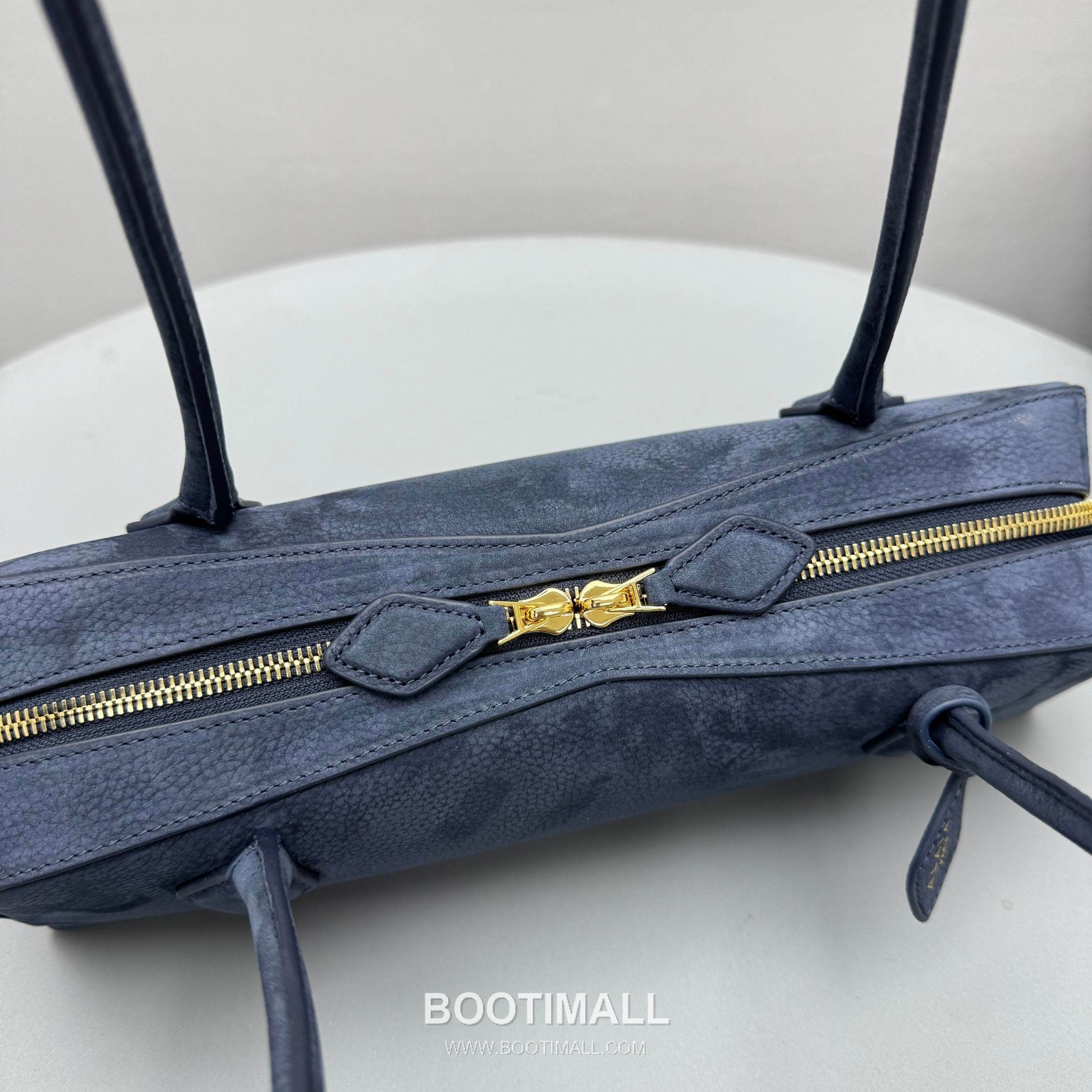 Alaïa Le Teckel Suede Leather Top Handle Shoulder Bag with Dual Zip Detail 알라이아 르 테켈 스웨이드 레더 블루 탑핸들 숄더백 4401 32cm 7