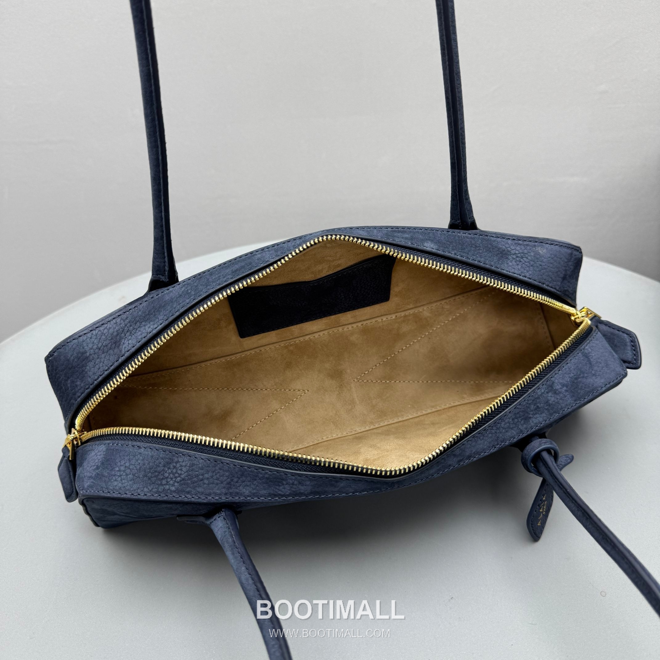 Alaïa Le Teckel Suede Leather Top Handle Shoulder Bag with Dual Zip Detail 알라이아 르 테켈 스웨이드 레더 블루 탑핸들 숄더백 4401 32cm 8