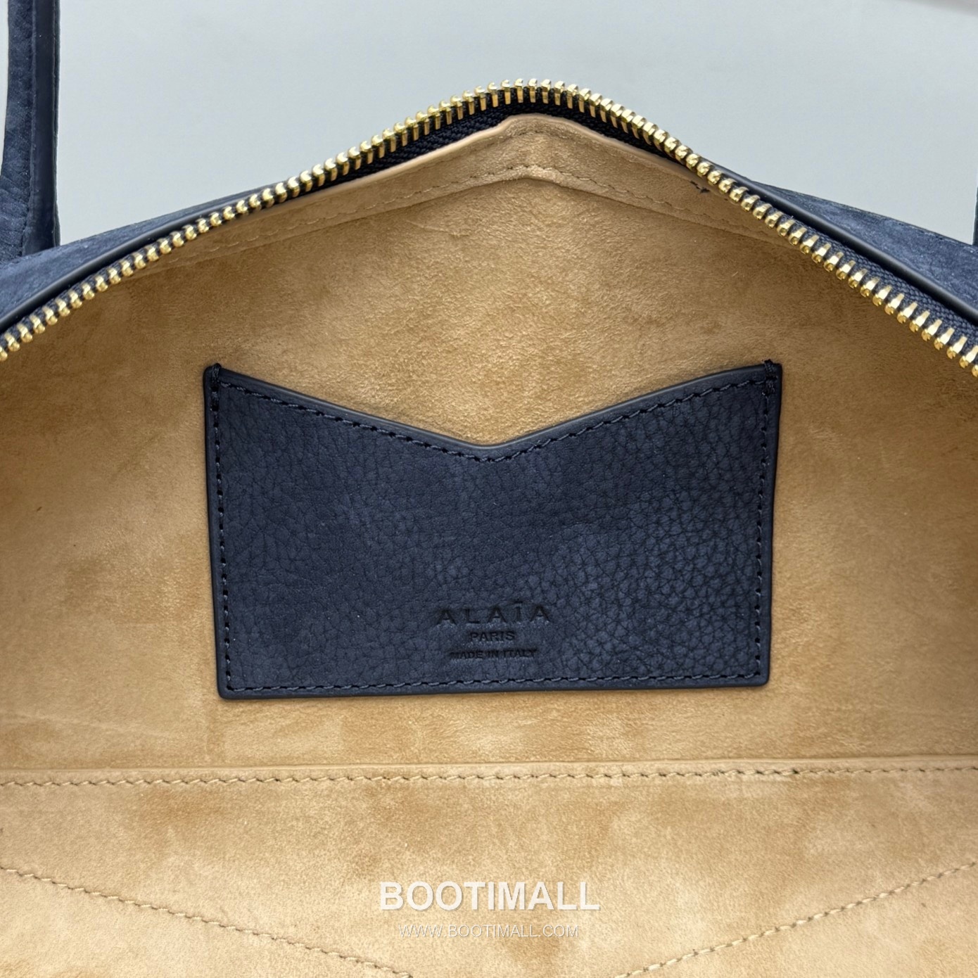 Alaïa Le Teckel Suede Leather Top Handle Shoulder Bag with Dual Zip Detail 알라이아 르 테켈 스웨이드 레더 블루 탑핸들 숄더백 4401 32cm 9