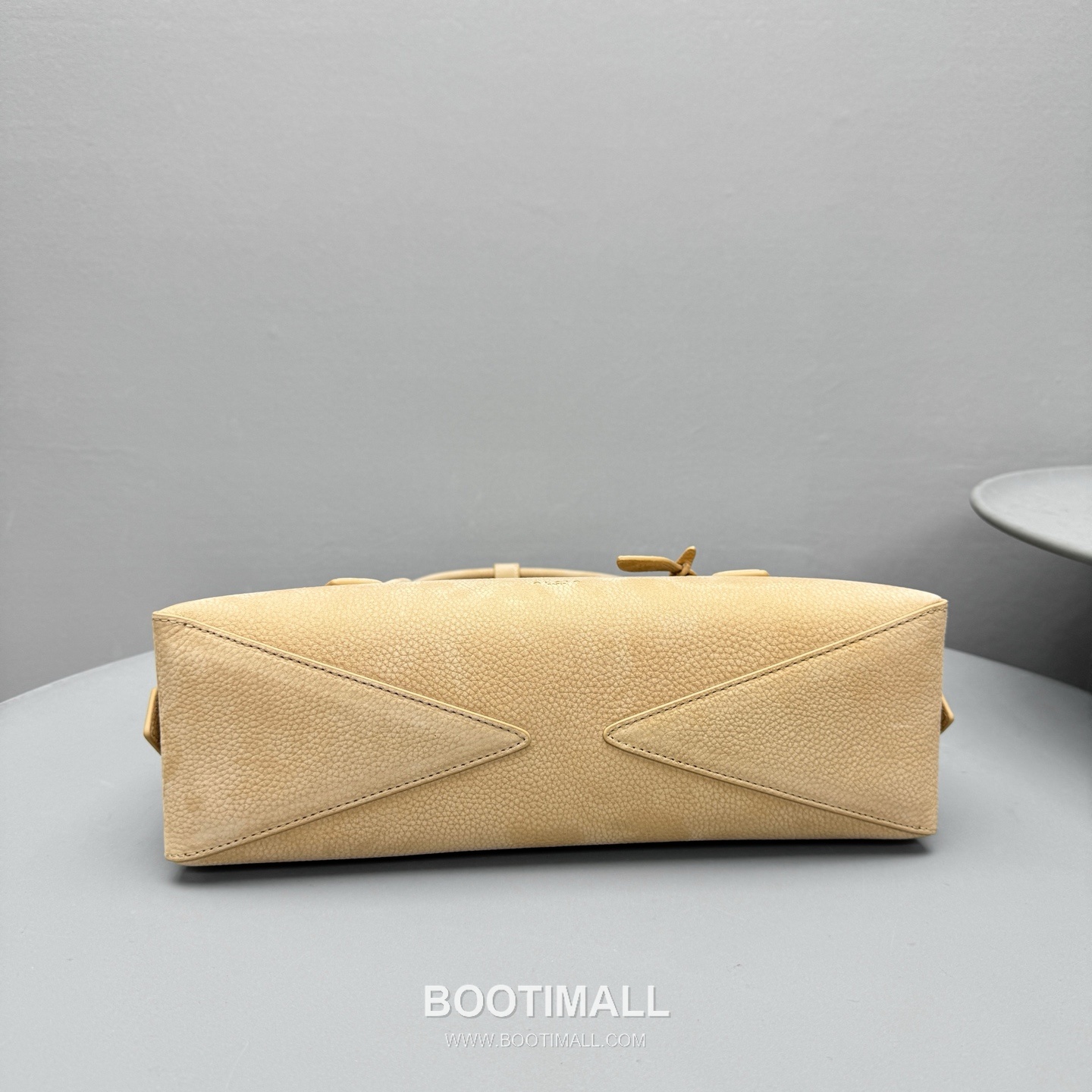 Alaïa Le Teckel Suede Leather Top Handle Shoulder Bag with Dual Zip Detail 알라이아 르 테켈 스웨이드 레더 블루 탑핸들 숄더백 4401 32cm 4