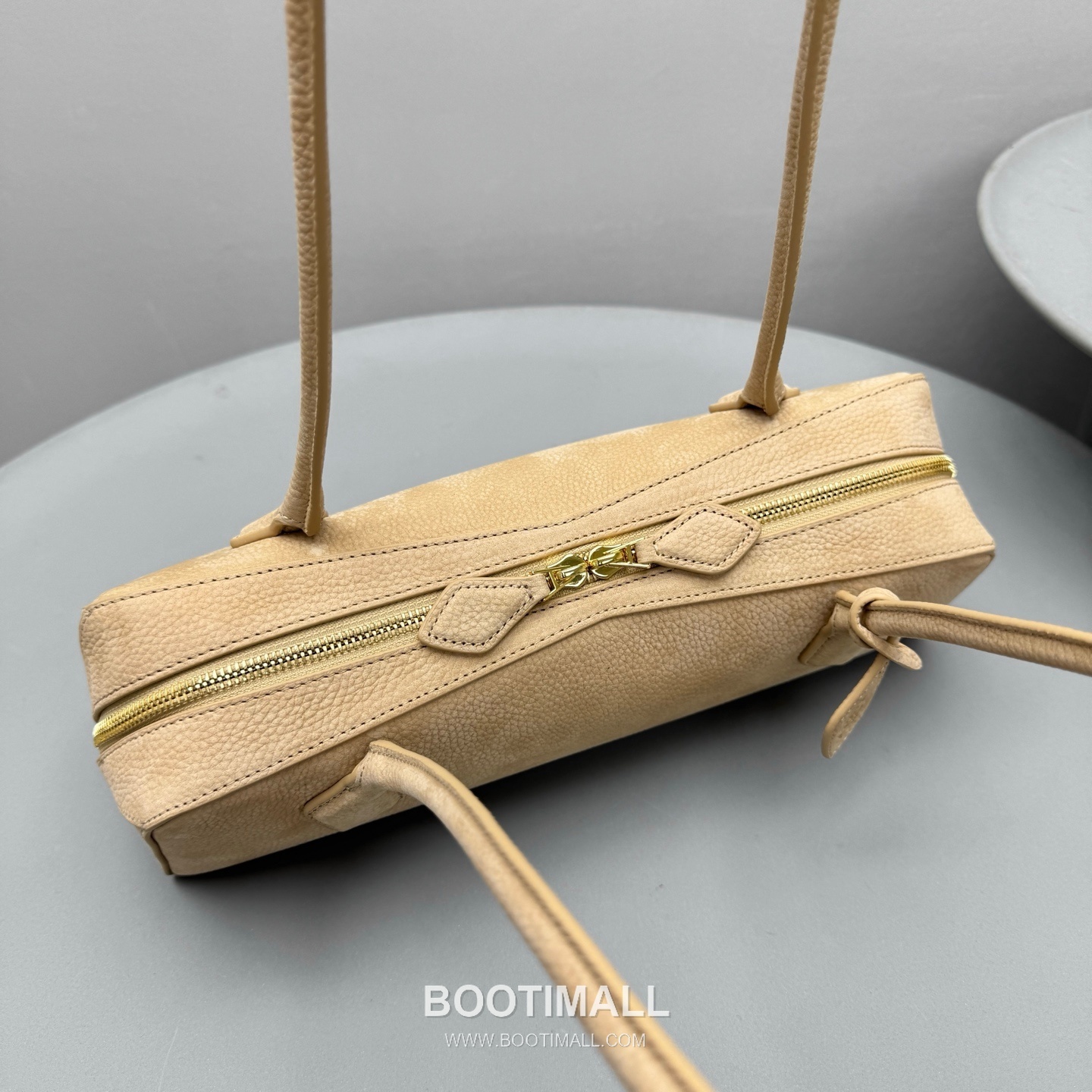 Alaïa Le Teckel Suede Leather Top Handle Shoulder Bag with Dual Zip Detail 알라이아 르 테켈 스웨이드 레더 블루 탑핸들 숄더백 4401 32cm 6