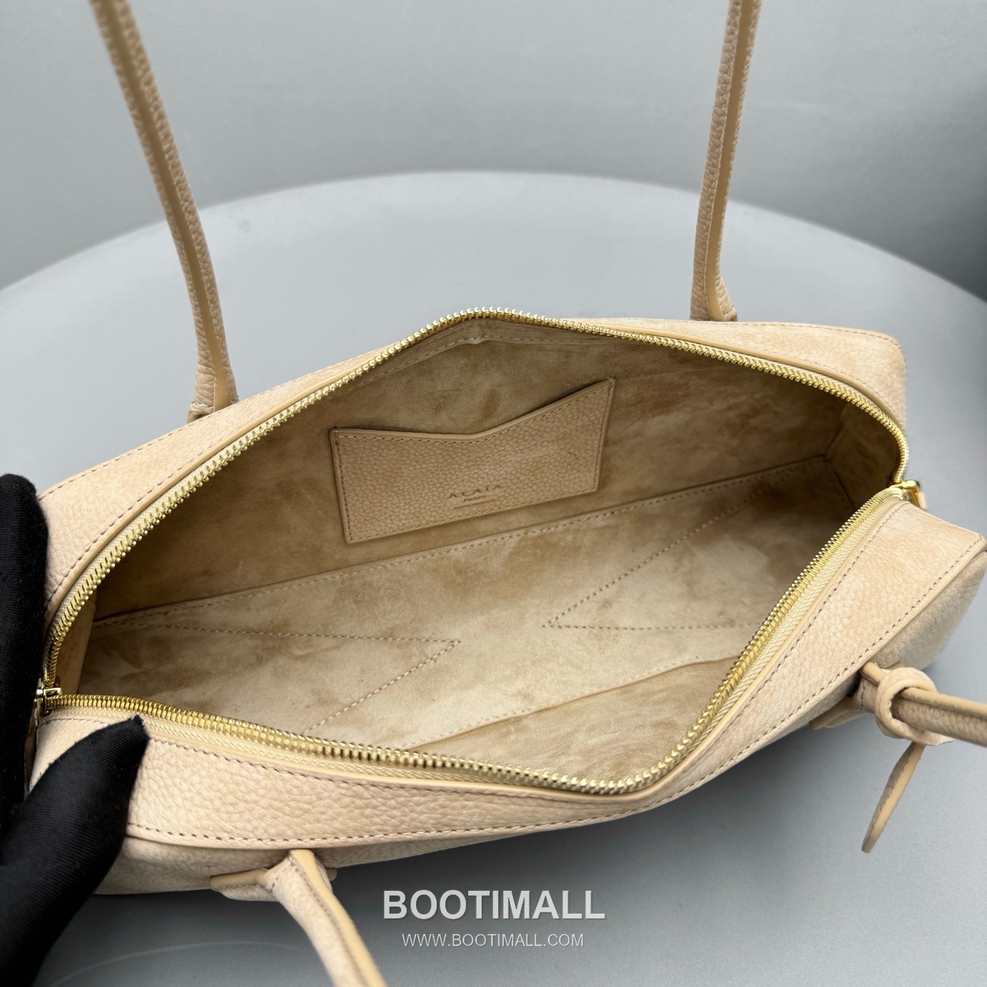 Alaïa Le Teckel Suede Leather Top Handle Shoulder Bag with Dual Zip Detail 알라이아 르 테켈 스웨이드 레더 블루 탑핸들 숄더백 4401 32cm 8