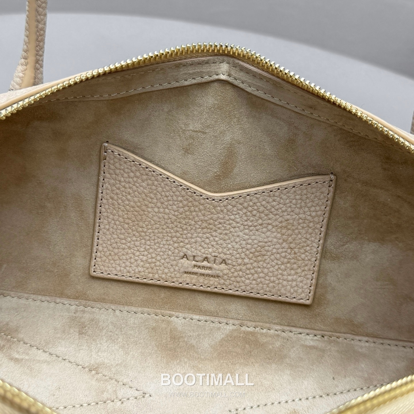 Alaïa Le Teckel Suede Leather Top Handle Shoulder Bag with Dual Zip Detail 알라이아 르 테켈 스웨이드 레더 블루 탑핸들 숄더백 4401 32cm 9