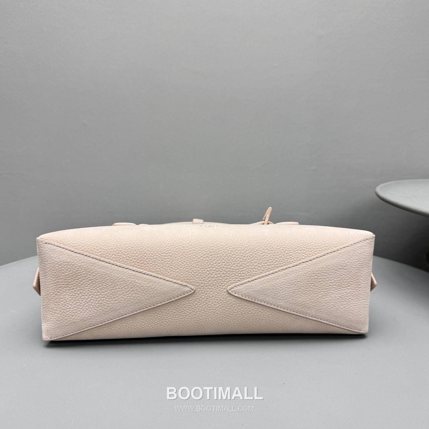 Alaïa Le Teckel Suede Leather Top Handle Shoulder Bag with Dual Zip Detail 알라이아 르 테켈 스웨이드 레더 블루 탑핸들 숄더백 4401 32cm 4